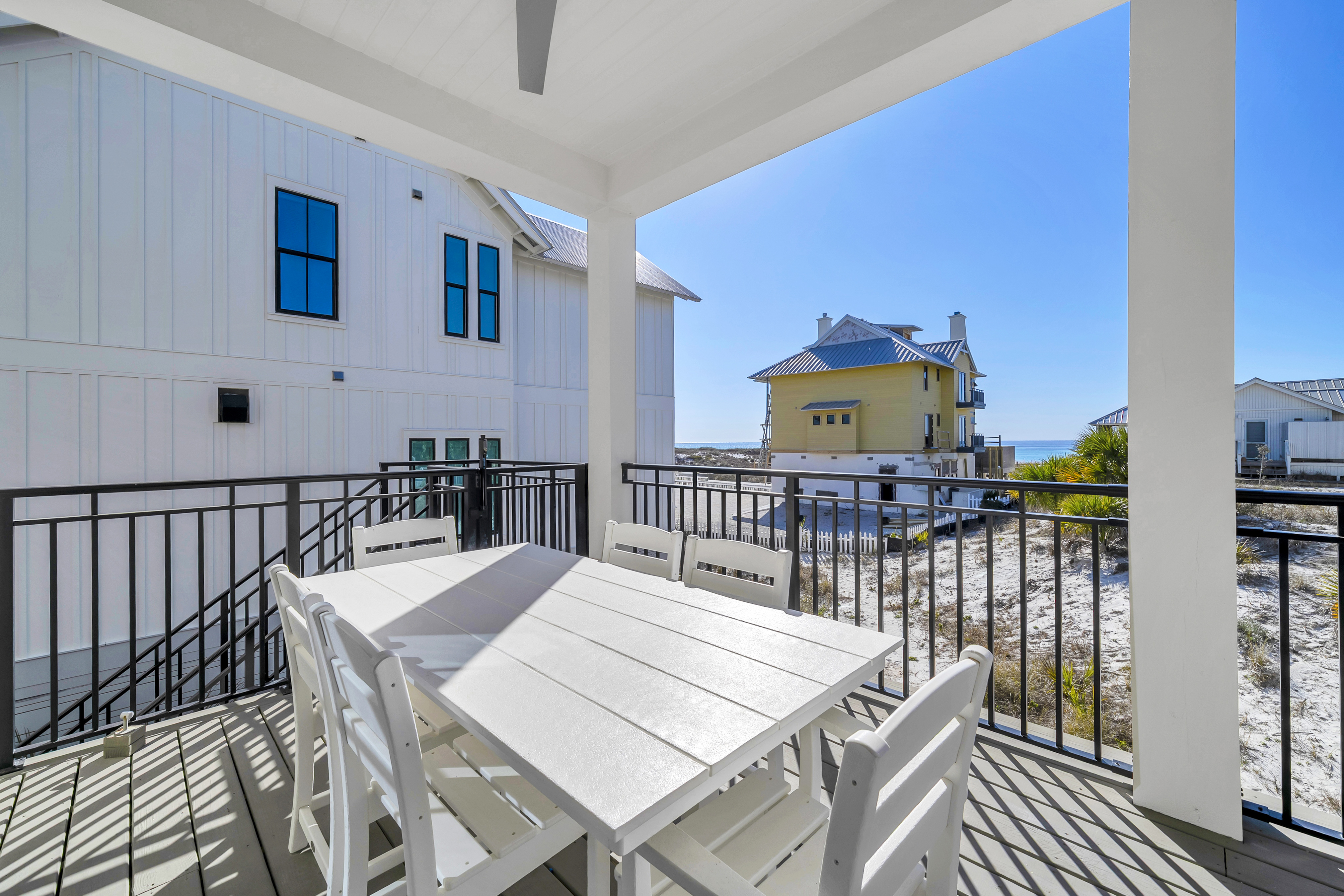  Iconic Grayton Beachfront Retreat with Elevator, Pool & Ample Parking - 物件實景