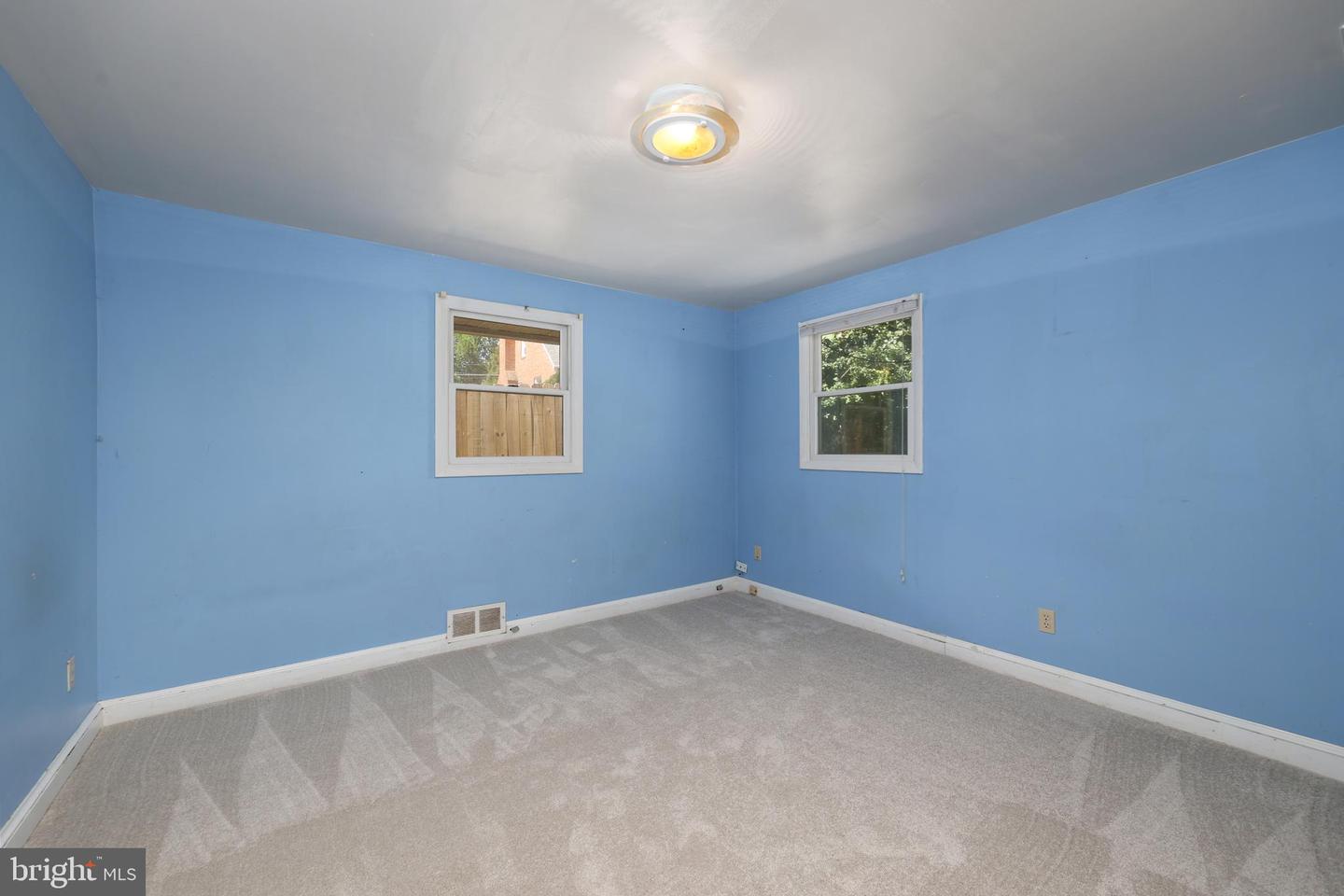 Falls Church, Virginia, 22042, United States, 5 Bedrooms Bedrooms, ,2 BathroomsBathrooms,Residential,For Sale,1932563