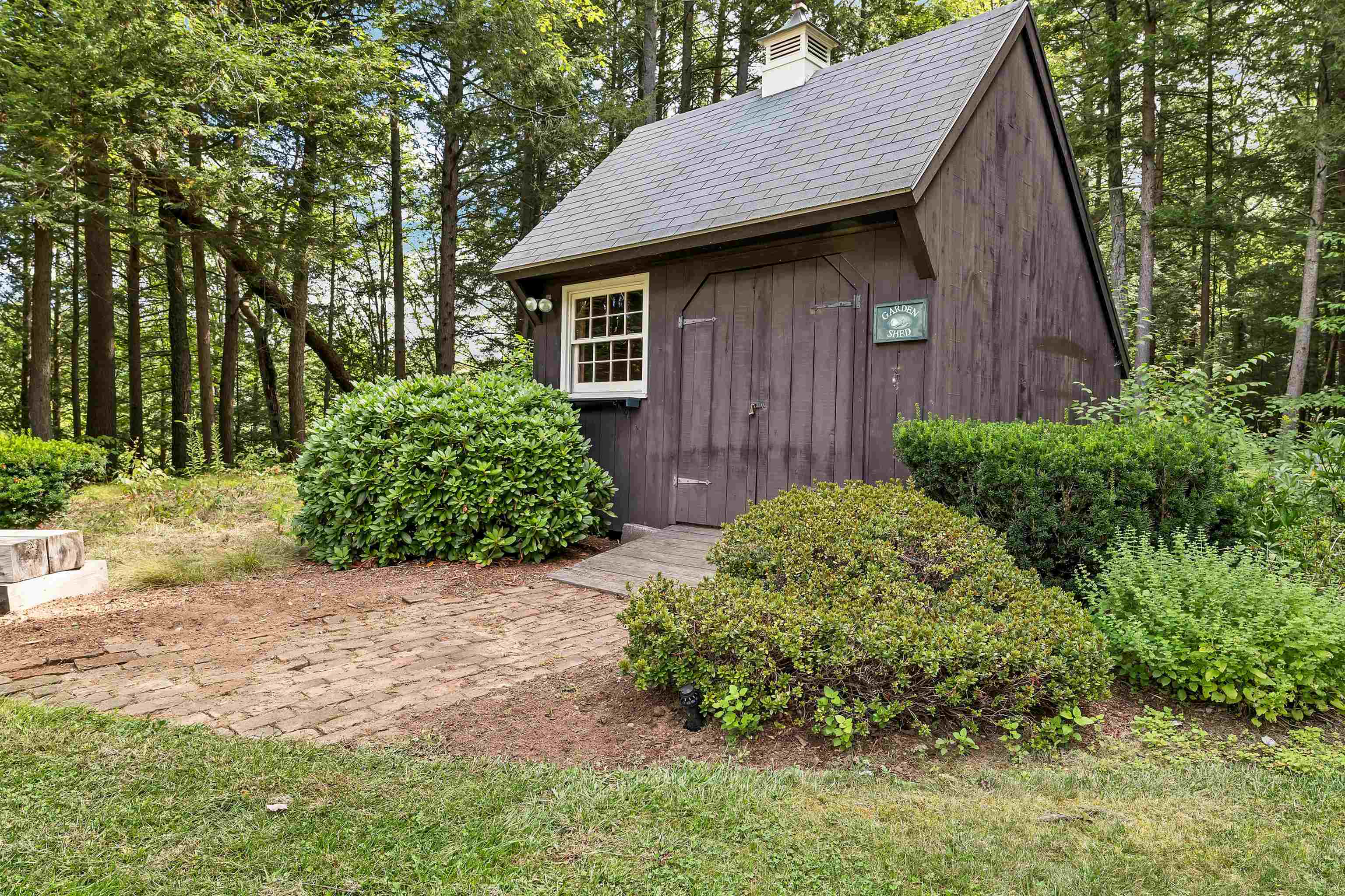 Chesterfield, New Hampshire, 03466, United States, 4 Bedrooms Bedrooms, ,2 BathroomsBathrooms,Residential,For Sale,1934189