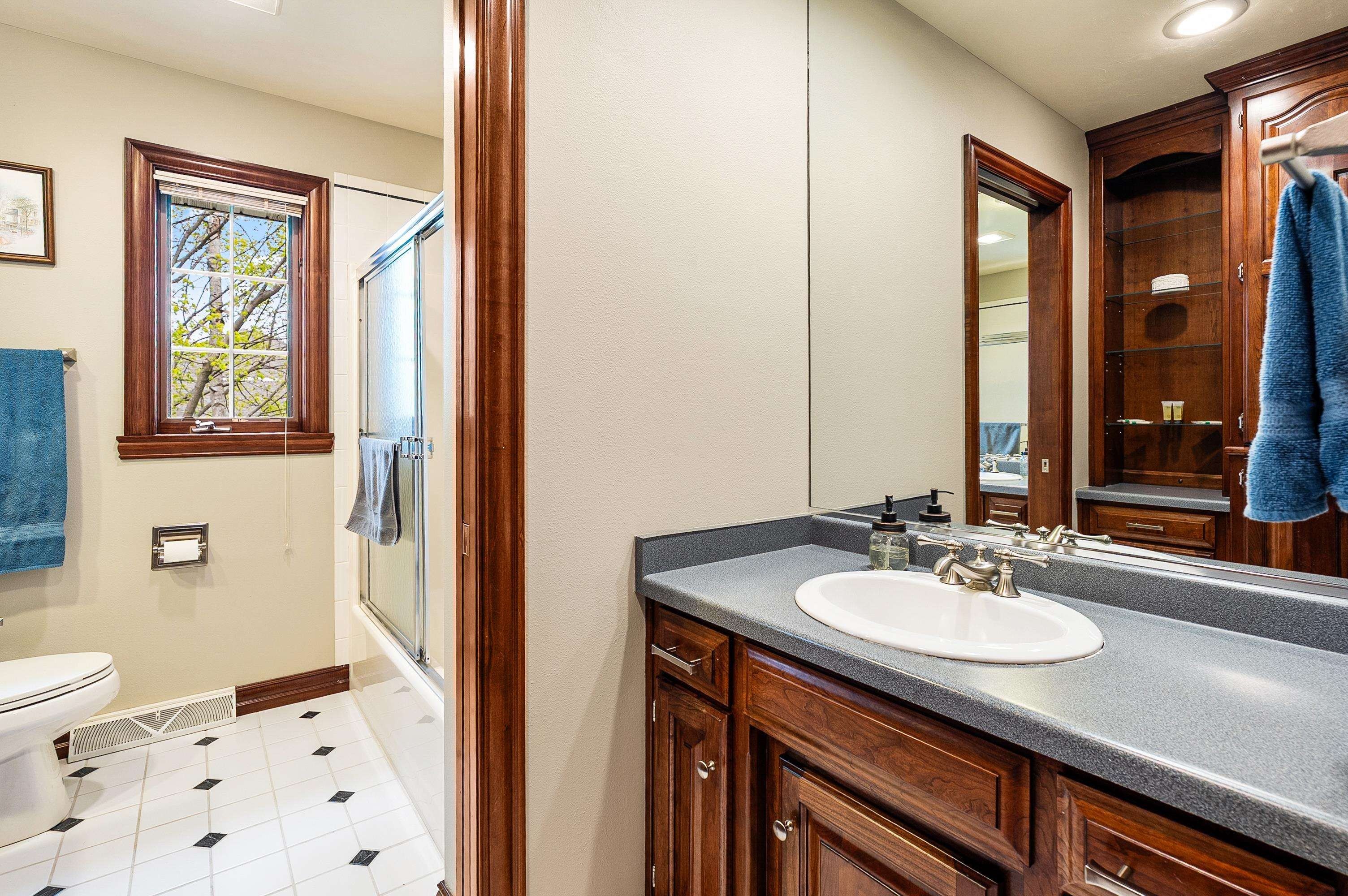 GREEN BAY, Wisconsin, 54313, United States, 4 Bedrooms Bedrooms, ,5 BathroomsBathrooms,Residential,For Sale,2048665