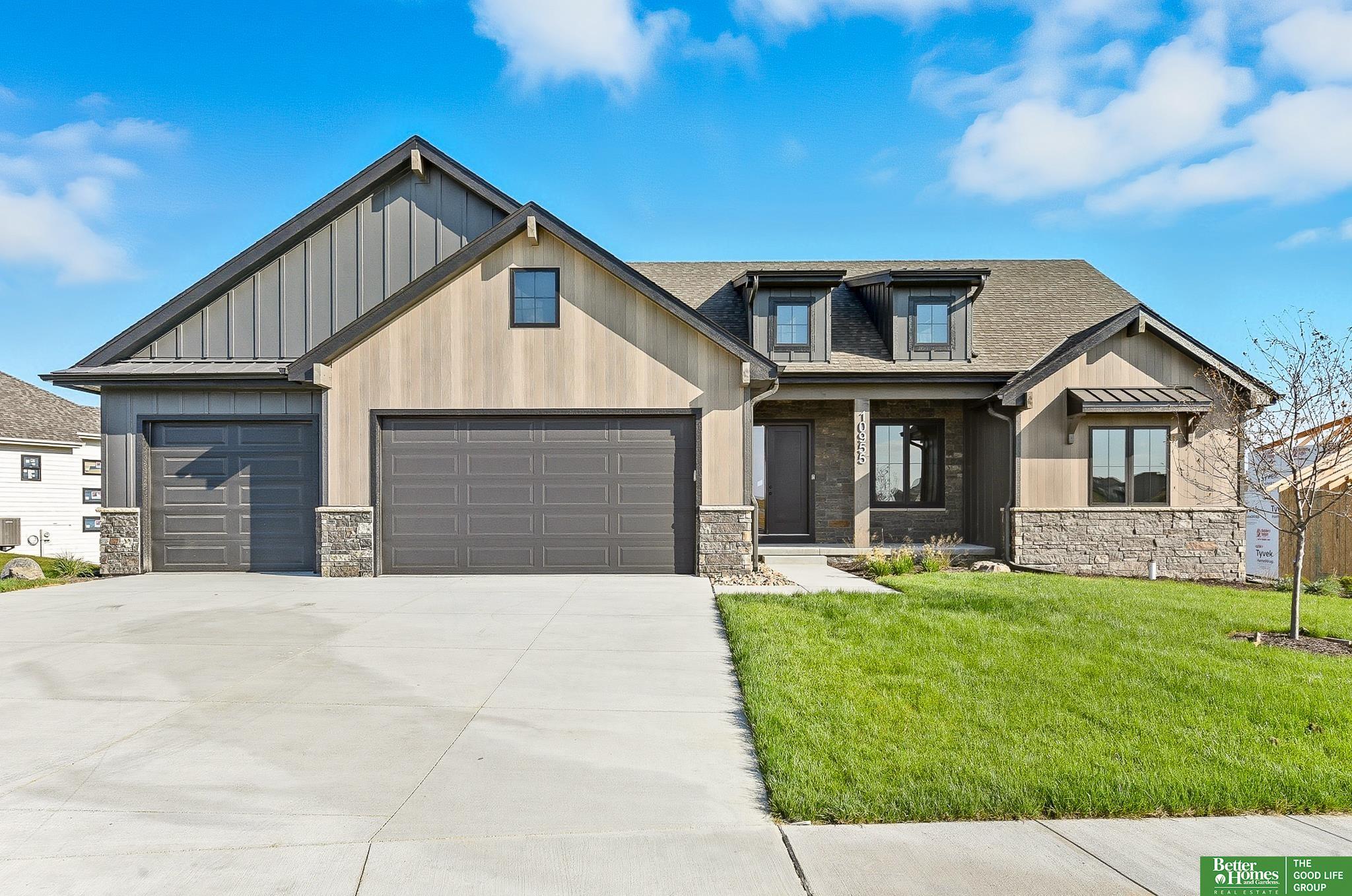102nd St, Papillion, NE 68046 #1