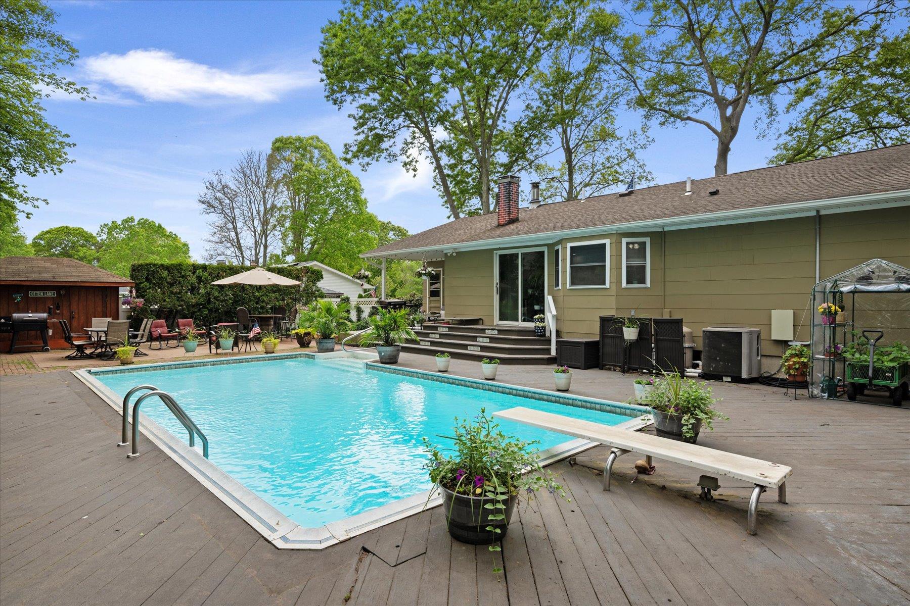 East Moriches, New York, 11940, United States, 3 Bedrooms Bedrooms, ,1 BathroomBathrooms,Residential,For Sale,1837952
