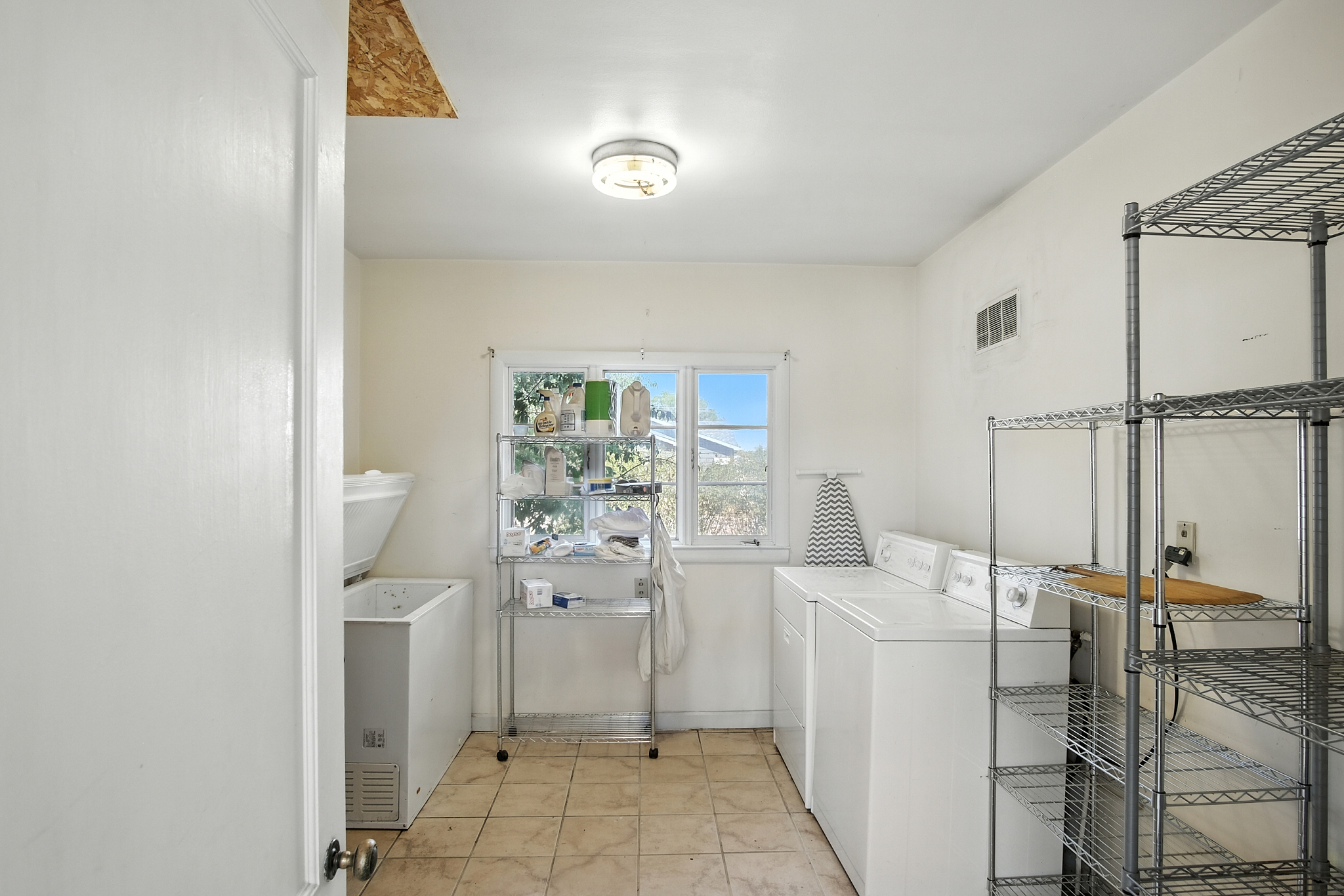 Hot Springs, South Dakota, 57747, United States, 5 Bedrooms Bedrooms, ,4 BathroomsBathrooms,Residential,For Sale,1983319