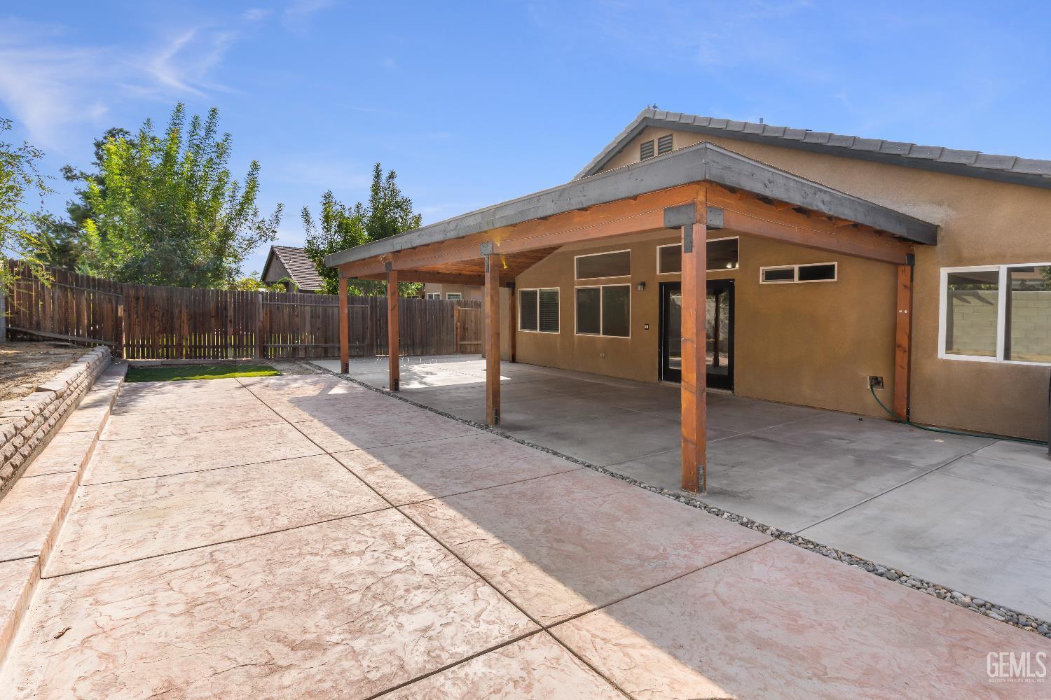 Bakersfield, California, 93311, United States, 5 Bedrooms Bedrooms, ,2 BathroomsBathrooms,Residential,For Sale,1985071