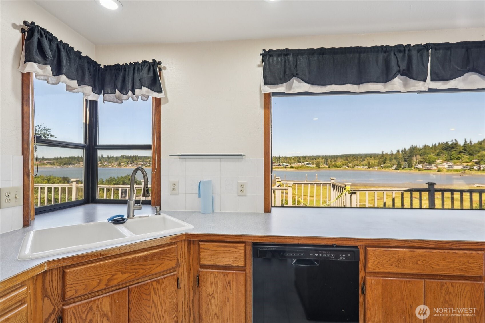 Marysville, Washington, 98271, United States, 4 Bedrooms Bedrooms, ,4 BathroomsBathrooms,Residential,For Sale,1984070