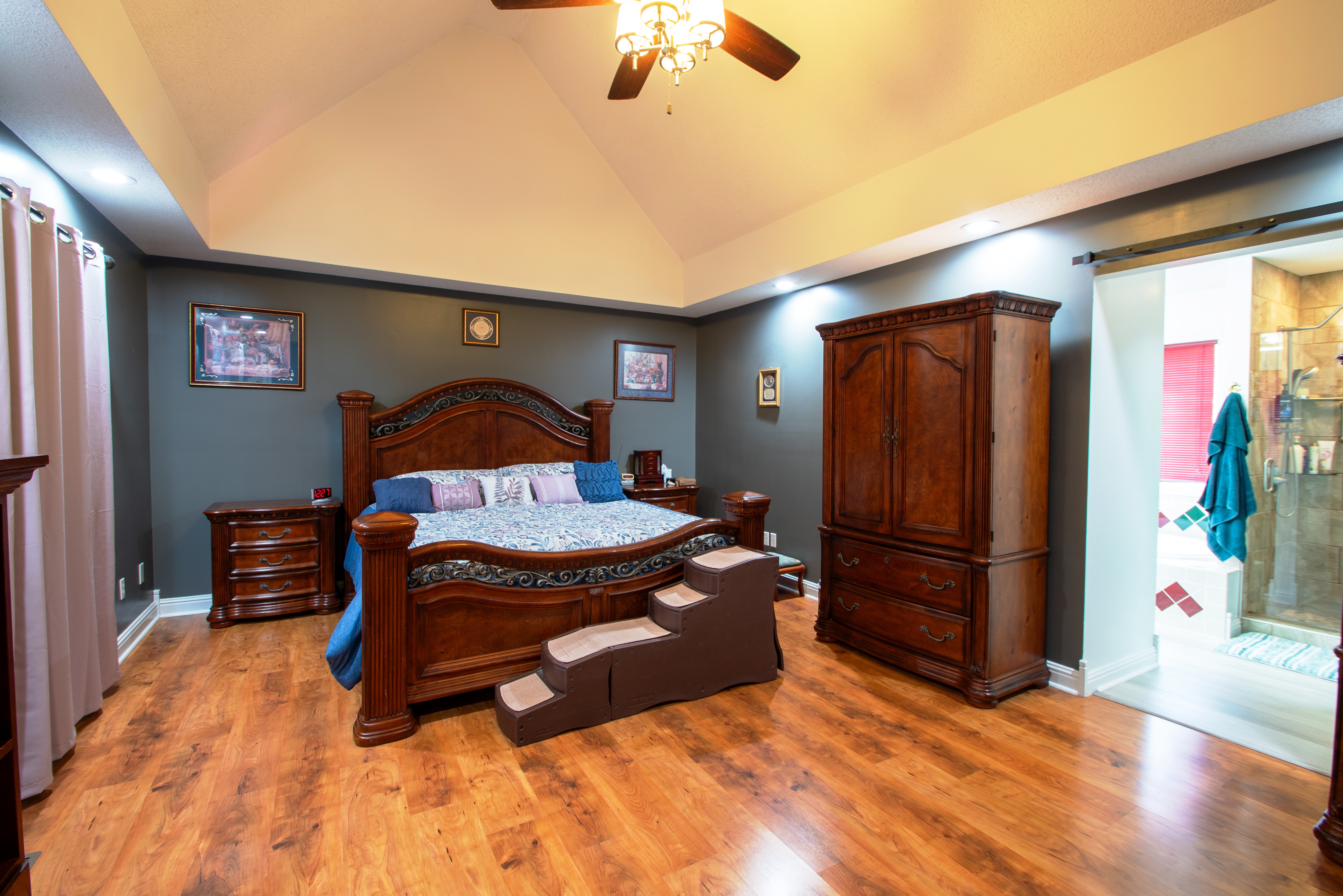 Paducah, Kentucky, 42003, United States, 4 Bedrooms Bedrooms, ,2 BathroomsBathrooms,Residential,For Sale,1974262