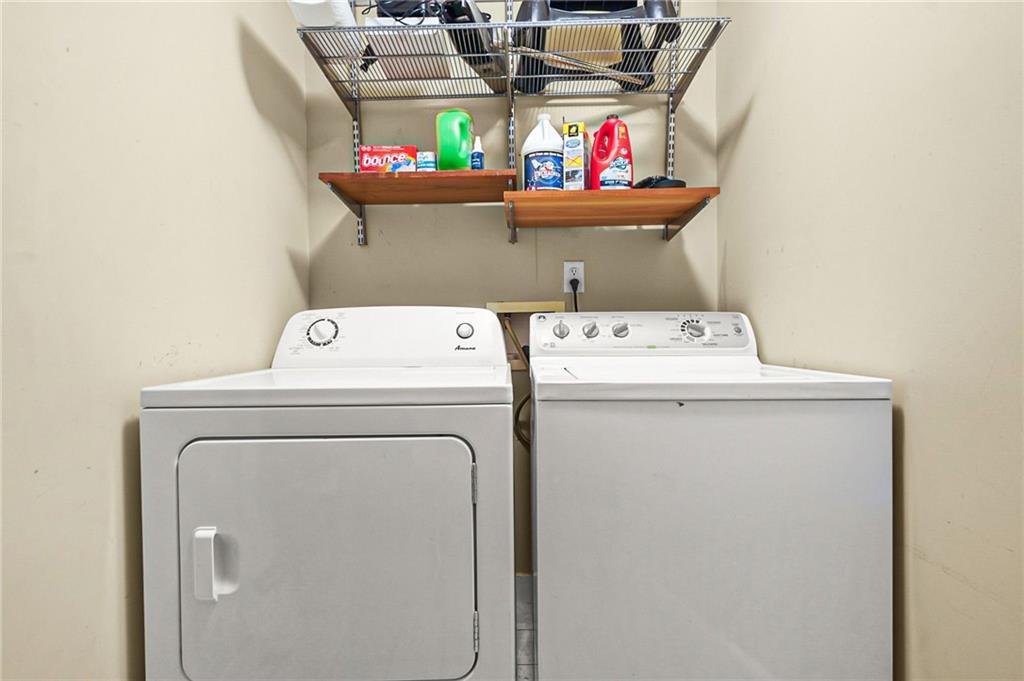 Atlanta, Georgia, 30326, United States, 2 Bedrooms Bedrooms, ,3 BathroomsBathrooms,Residential,For Sale,1949751