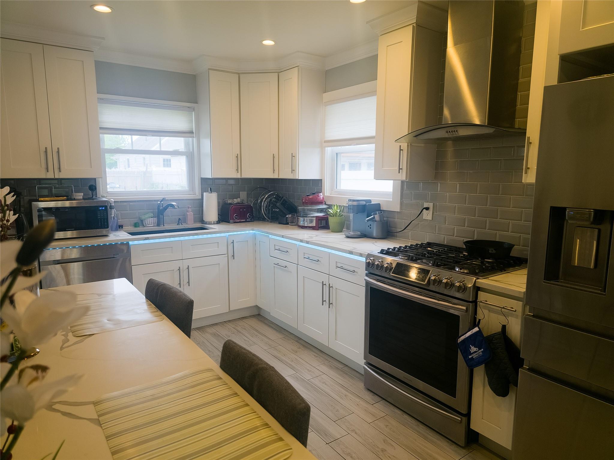 Lindenhurst, New York, 11757, United States, 3 Bedrooms Bedrooms, ,2 BathroomsBathrooms,Residential,For Sale,1921759