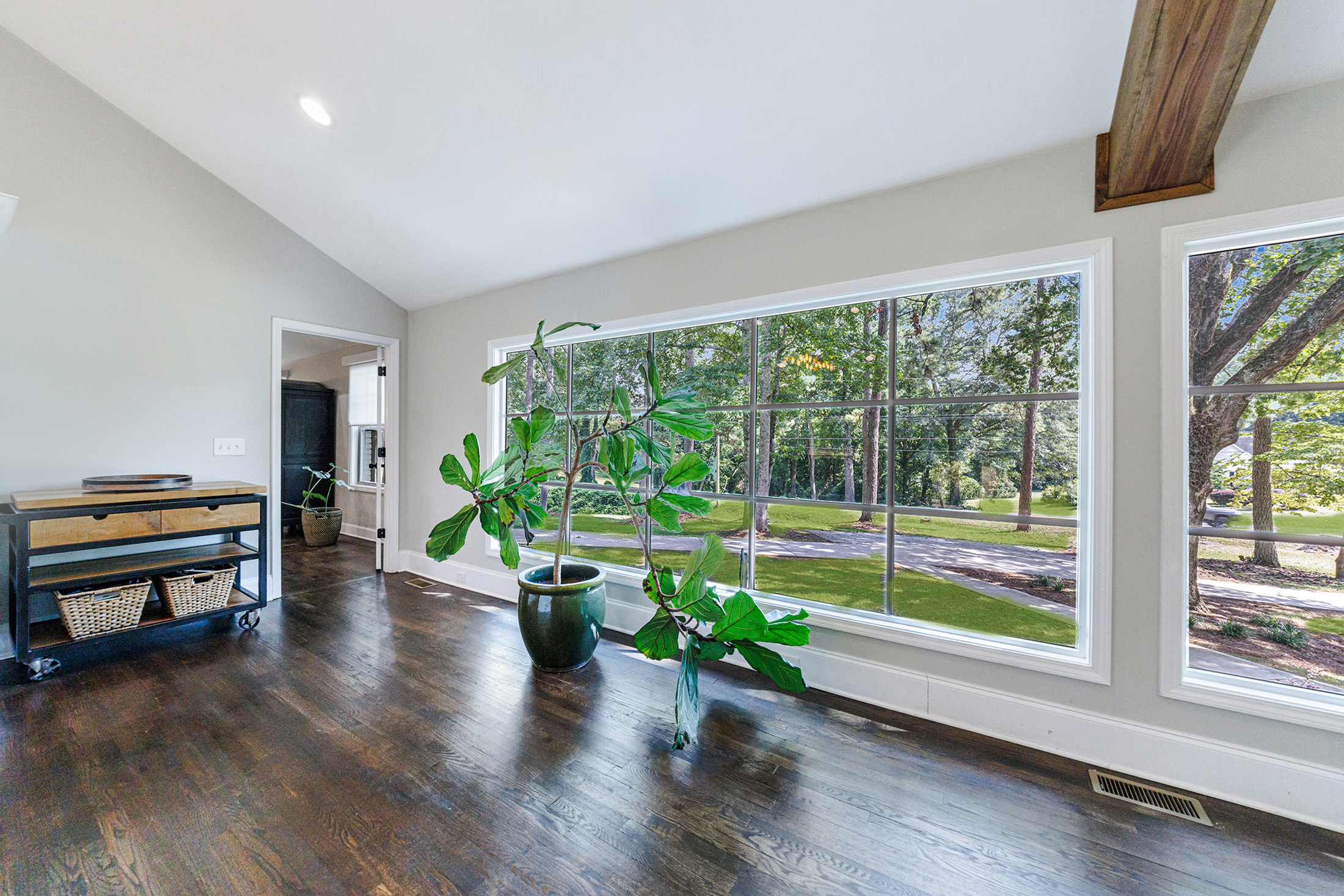  Stunning Fully Renovated Oasis on 2.4+/- Acres - 物件實景