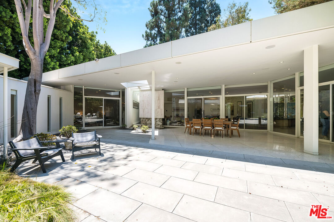 Beverly Hills, California, 90210, United States, 7 Bedrooms Bedrooms, ,2 BathroomsBathrooms,Residential,For Sale,1896171