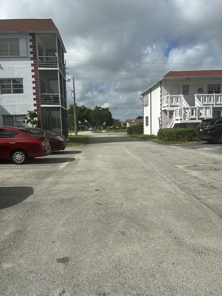 LAUDERHILL, Florida, 33313, United States, 1 Bedroom Bedrooms, ,1 BathroomBathrooms,Residential,For Sale,1915565