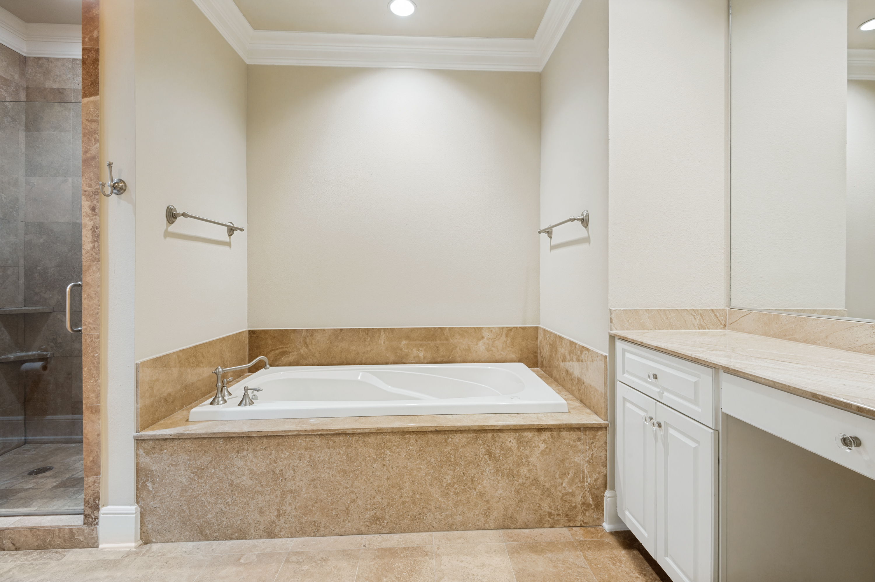 Move right in ... meticulously maintained Midrise in coveted Preston Hollow - 物件實景