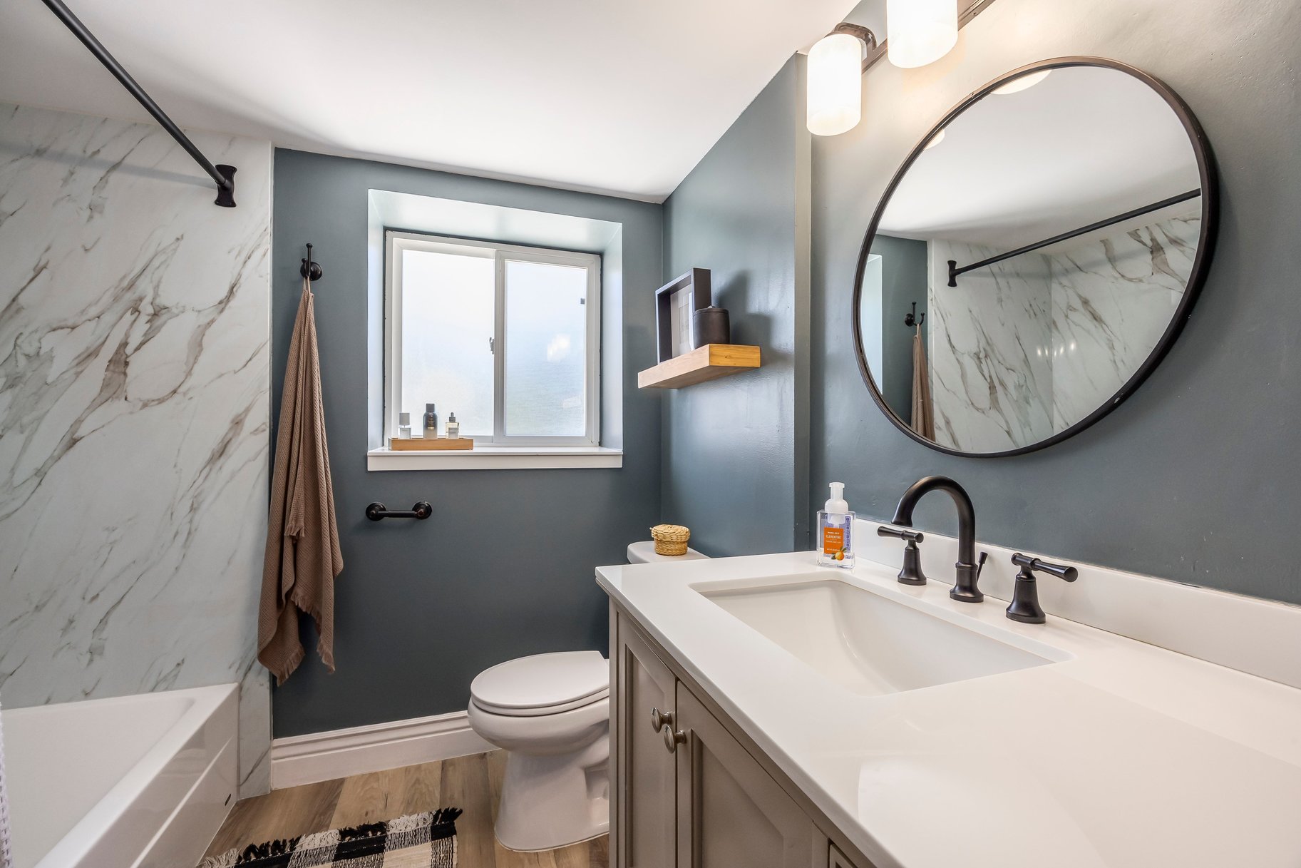  Light-Filled, Remodeled Living in the Heart of Holladay - 物件實景