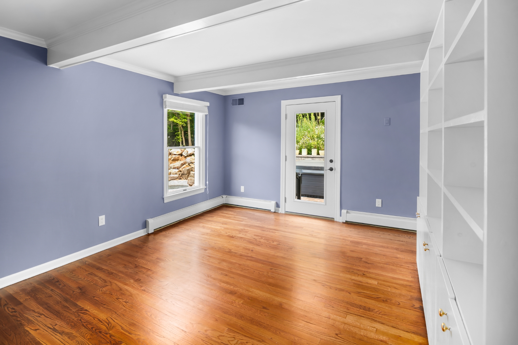  Updated Custom Colonial Home Brings Private Natural Setting Into Daily Life - 物件實景