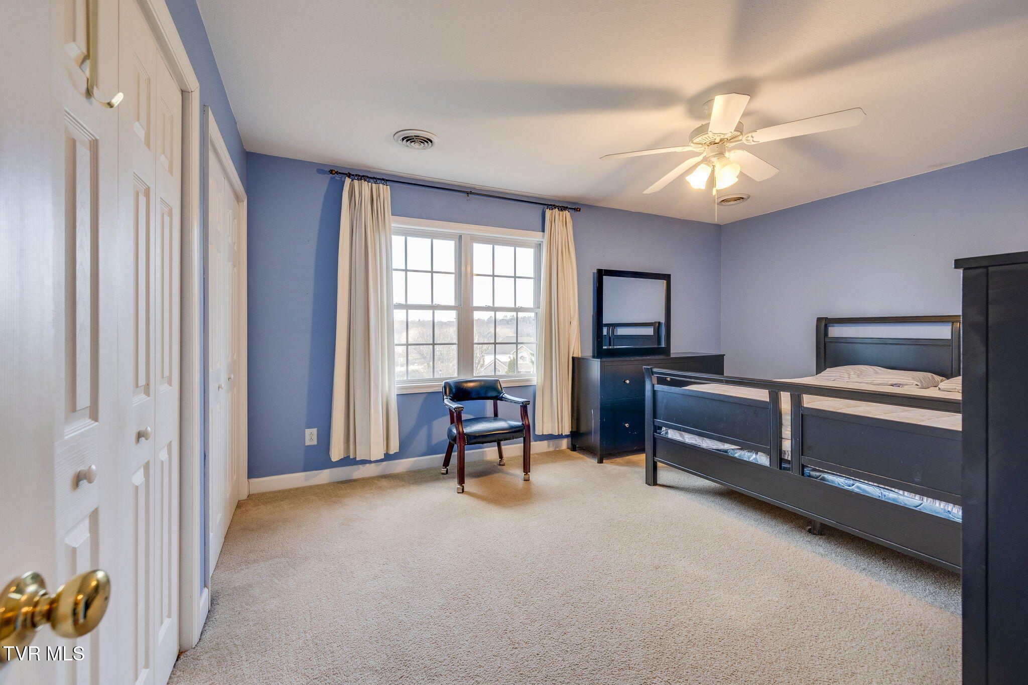 Johnson City, Tennessee, 37601, United States, 5 Bedrooms Bedrooms, ,4 BathroomsBathrooms,Residential,For Sale,2049001
