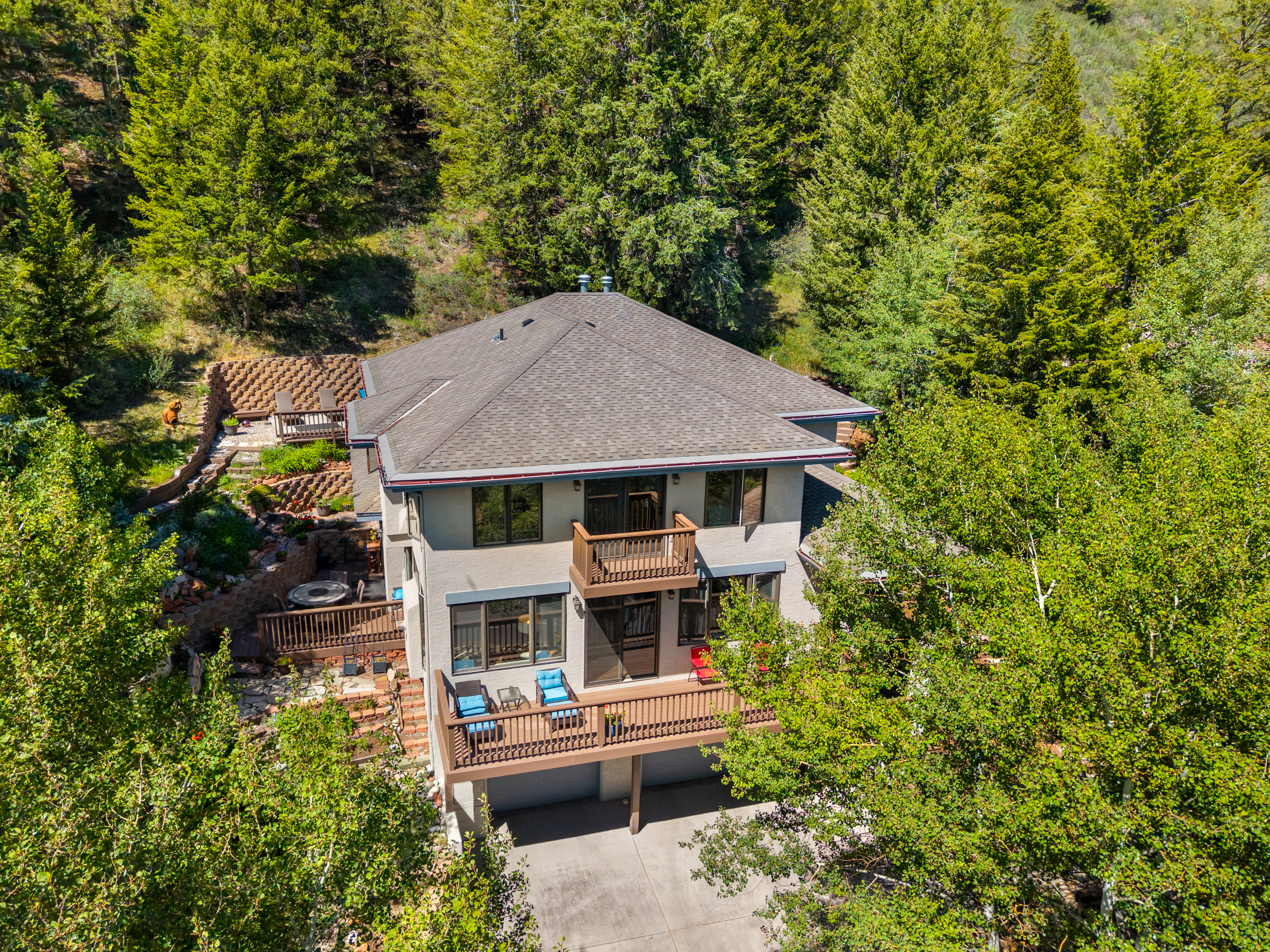  Lush, High-Alpine Gardens and Backs Directly to the EagleVail Trail System - 物件實景