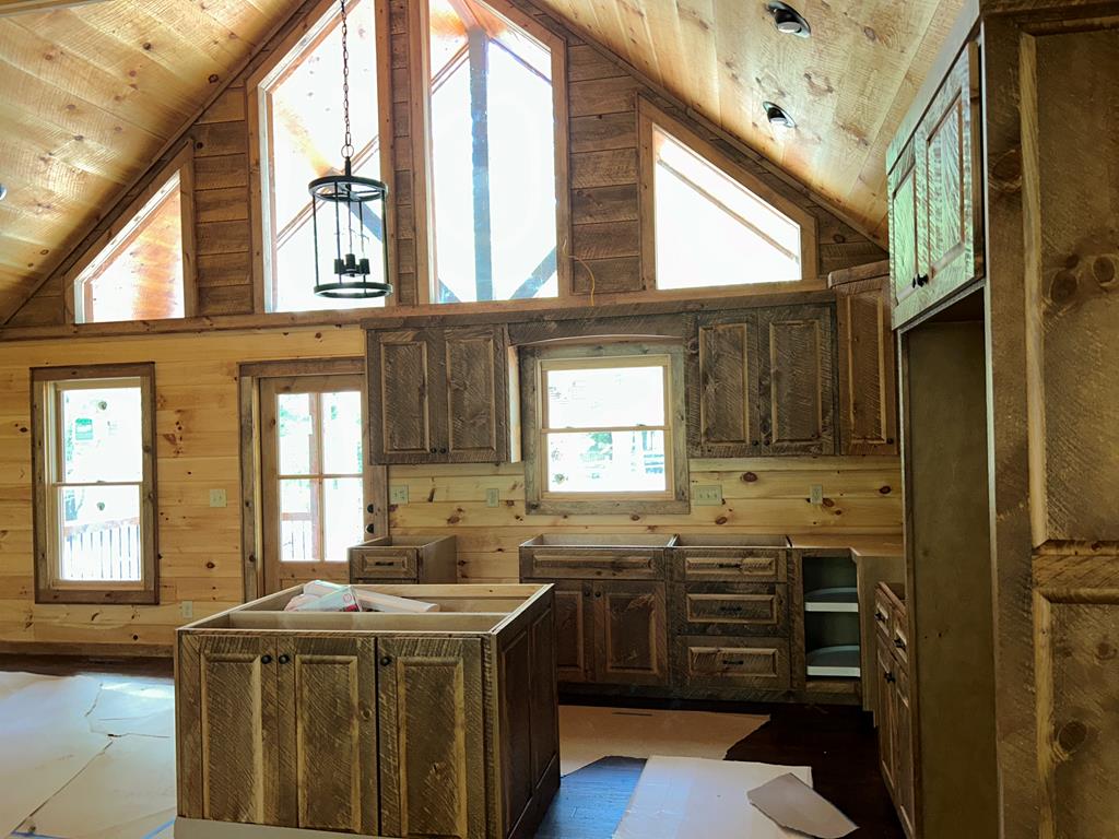 Mineral Bluff, Georgia, 30559, United States, 4 Bedrooms Bedrooms, ,3 BathroomsBathrooms,Residential,For Sale,1859066