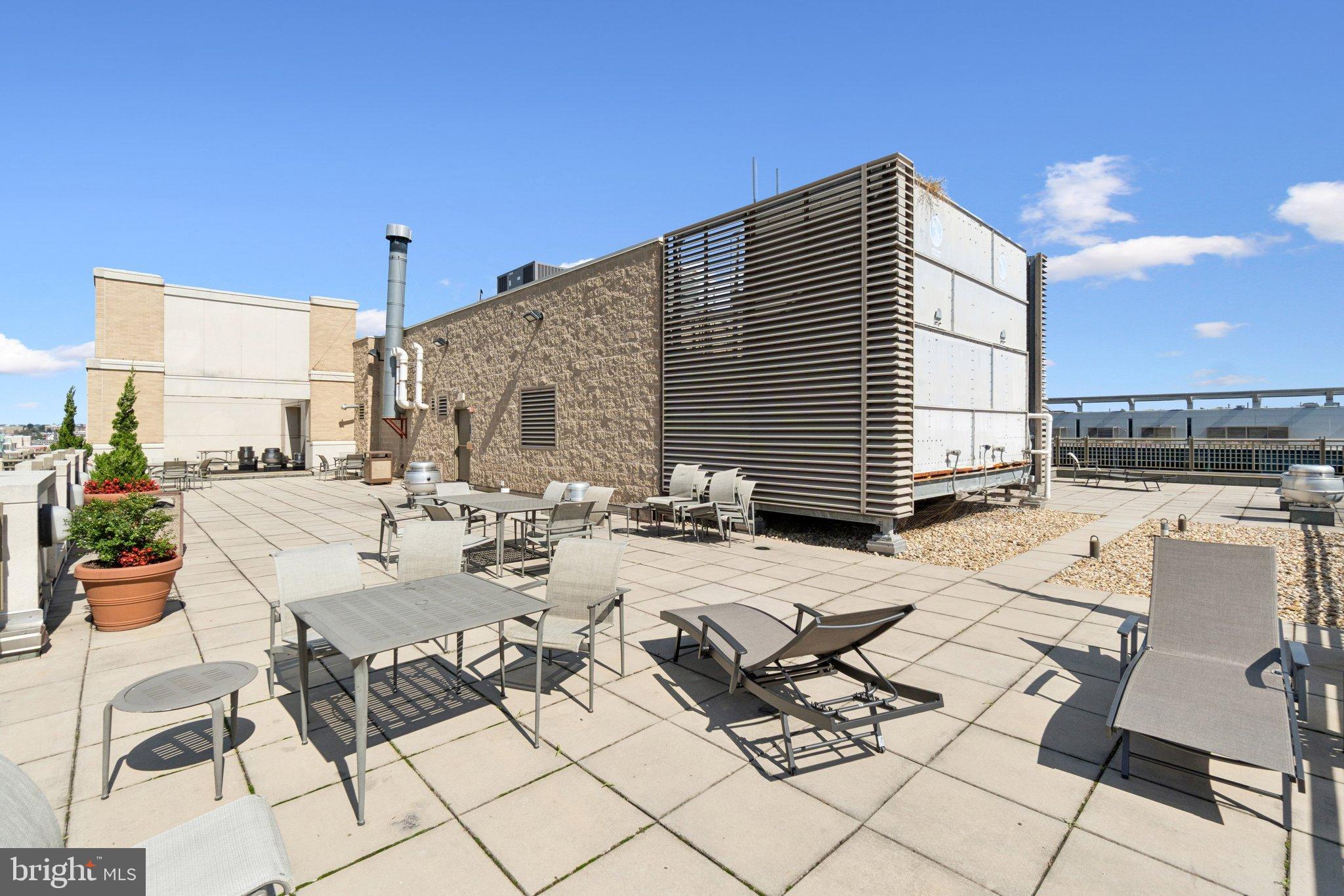 Washington, District of Columbia, 20005, United States, 2 Bedrooms Bedrooms, ,2 BathroomsBathrooms,Residential,For Sale,1976159