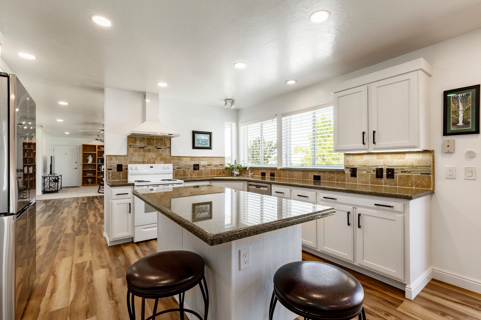  Lovingly Maintained Exceptional Home - 物件實景