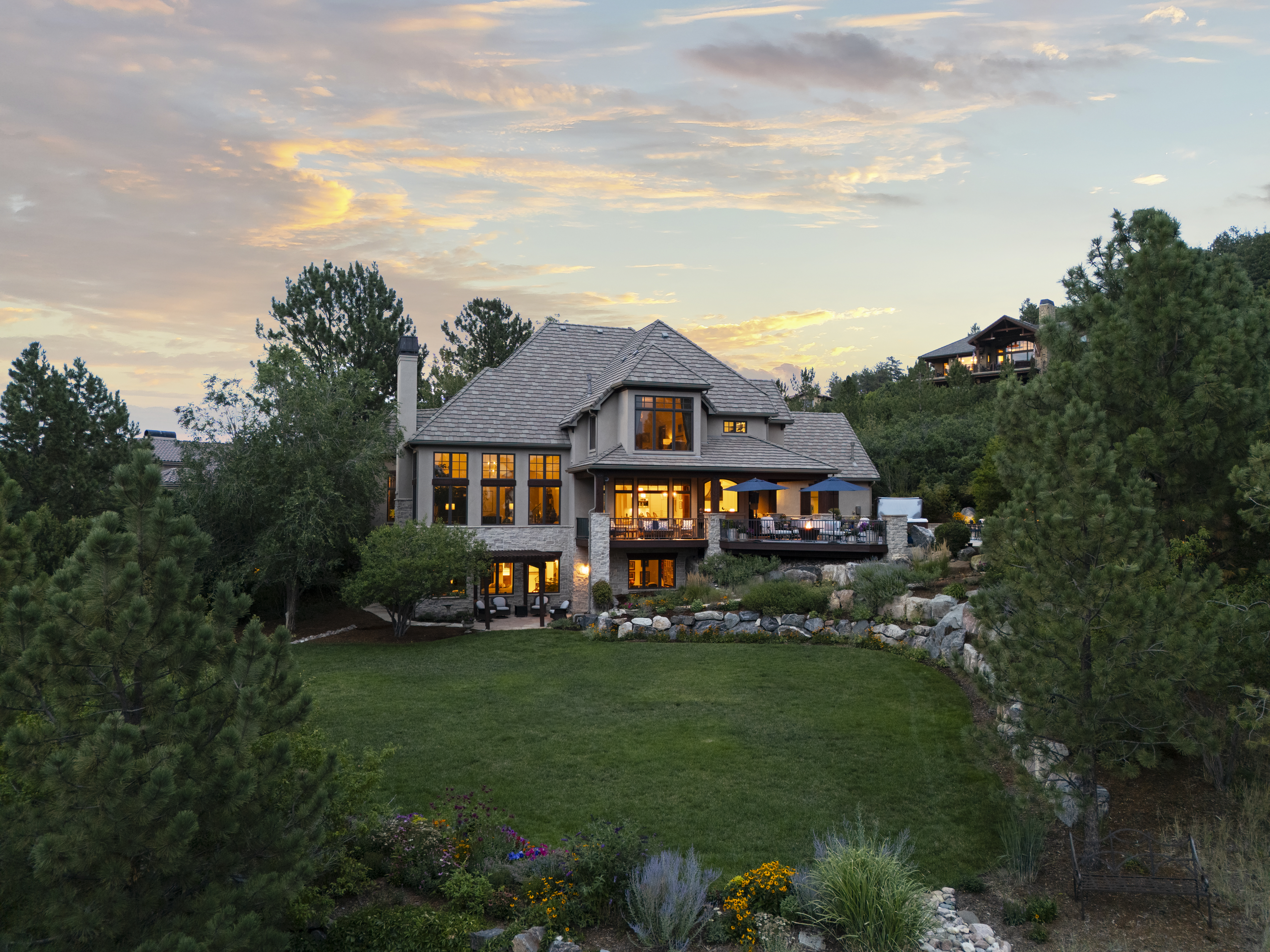  Distinguished 5 Bed  7 Bath Legacy Estate in Castle Pines Village - 物件實景