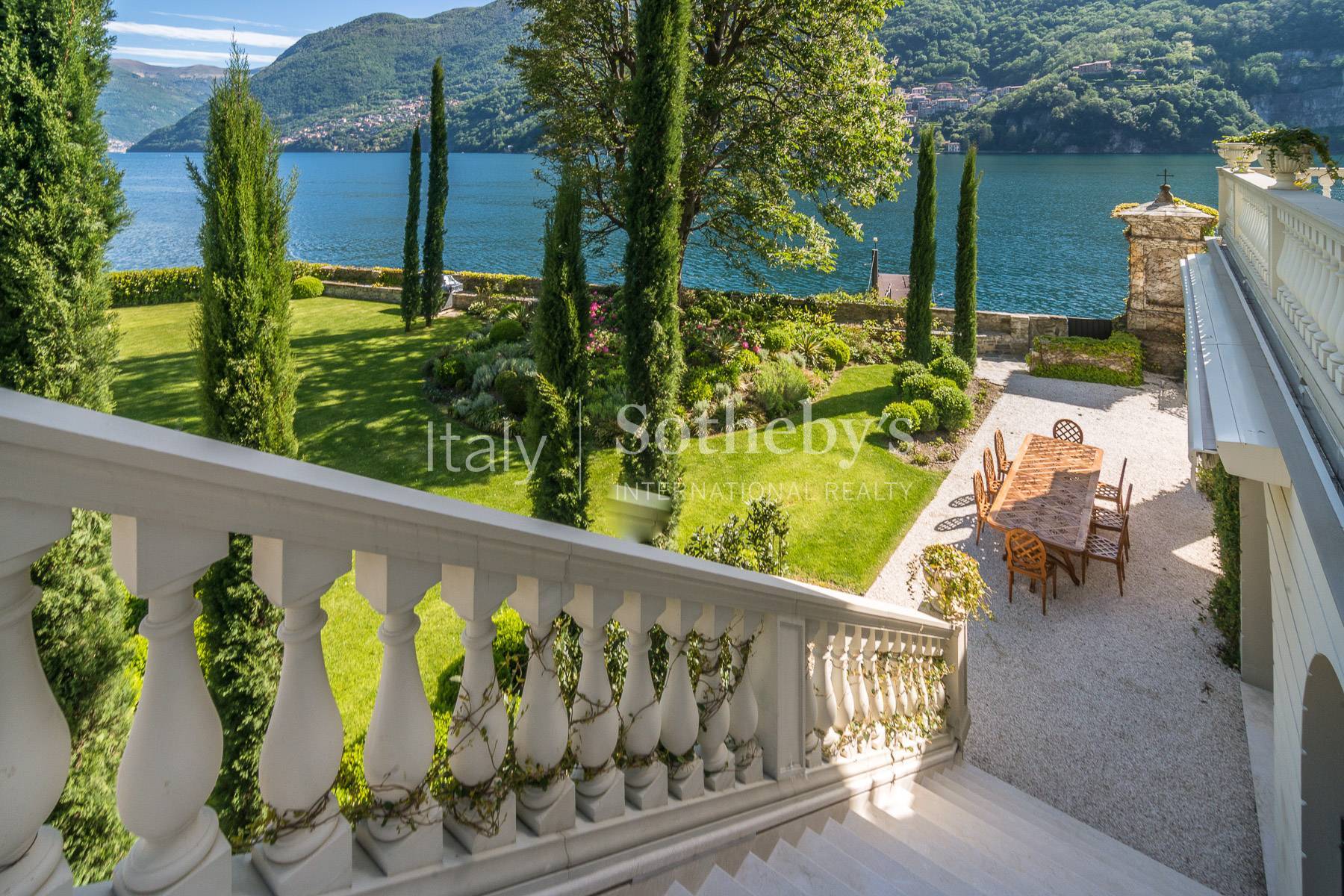  Gorgeous lakefront trophy estate - 物件實景