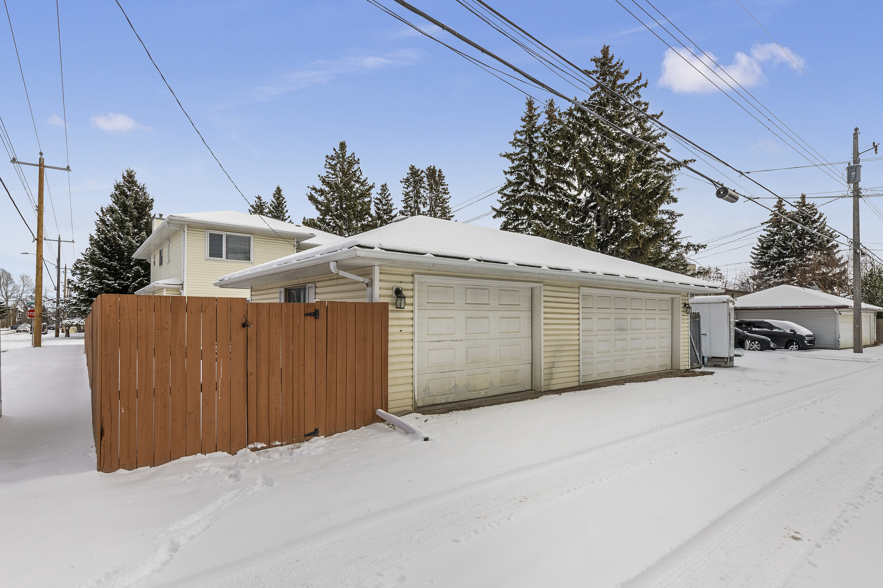  3101 39 Avenue SW, Calgary, AB - 物件實景