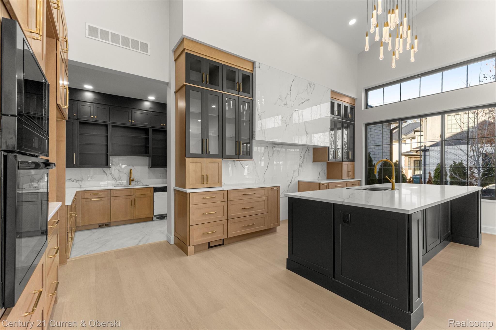 Dearborn, Michigan, 48128, United States, 5 Bedrooms Bedrooms, ,5 BathroomsBathrooms,Residential,For Sale,2030794