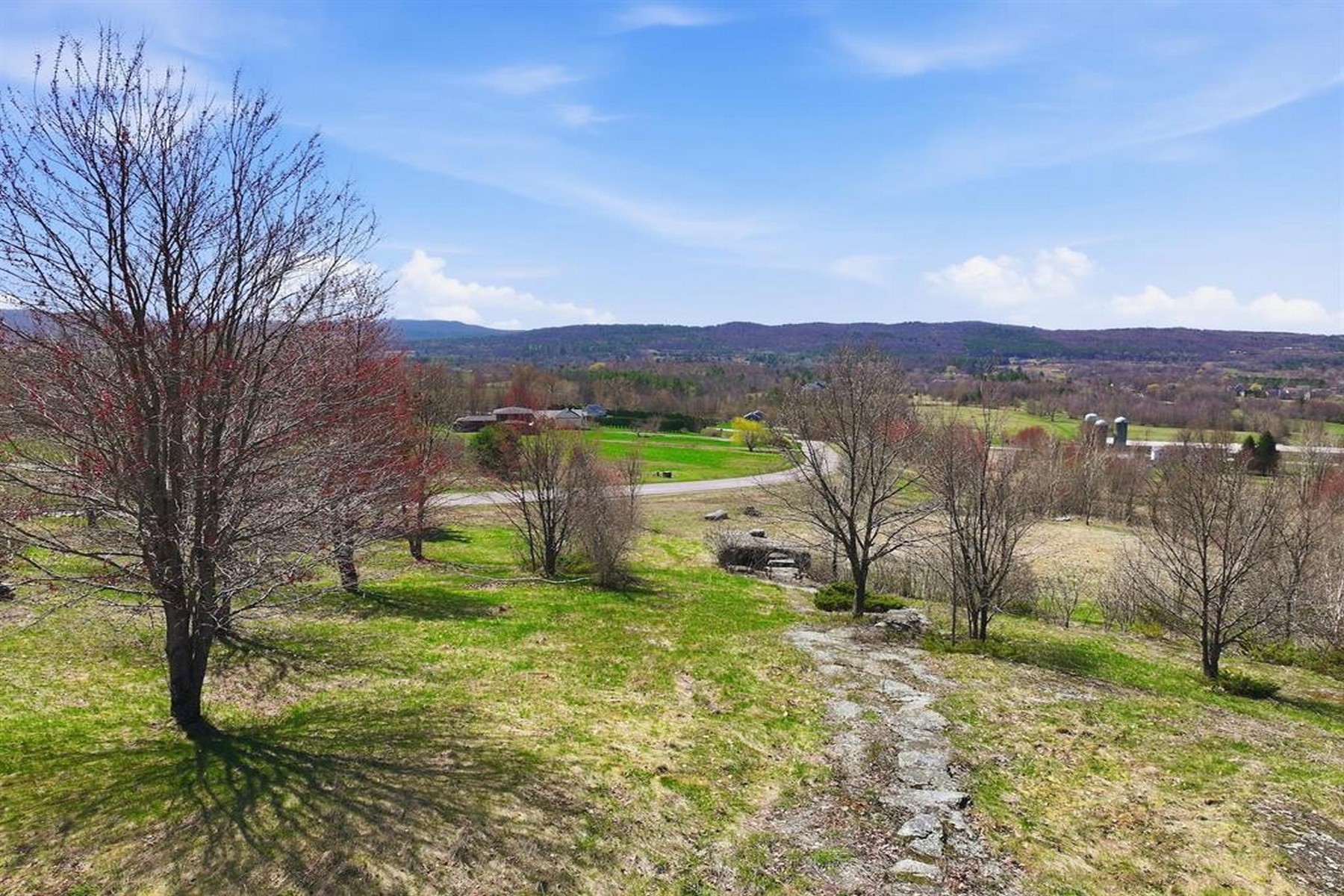  351 Ledgewood Drive - 物件實景
