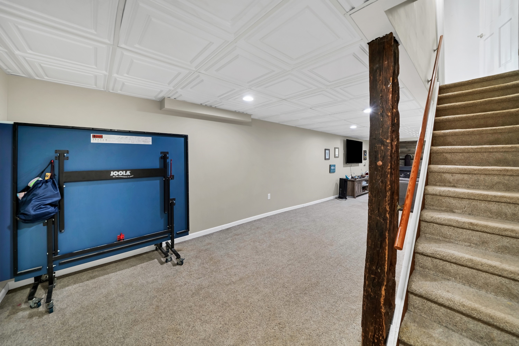  Neighborhood Colonial with Park Like Backyard - 物件實景