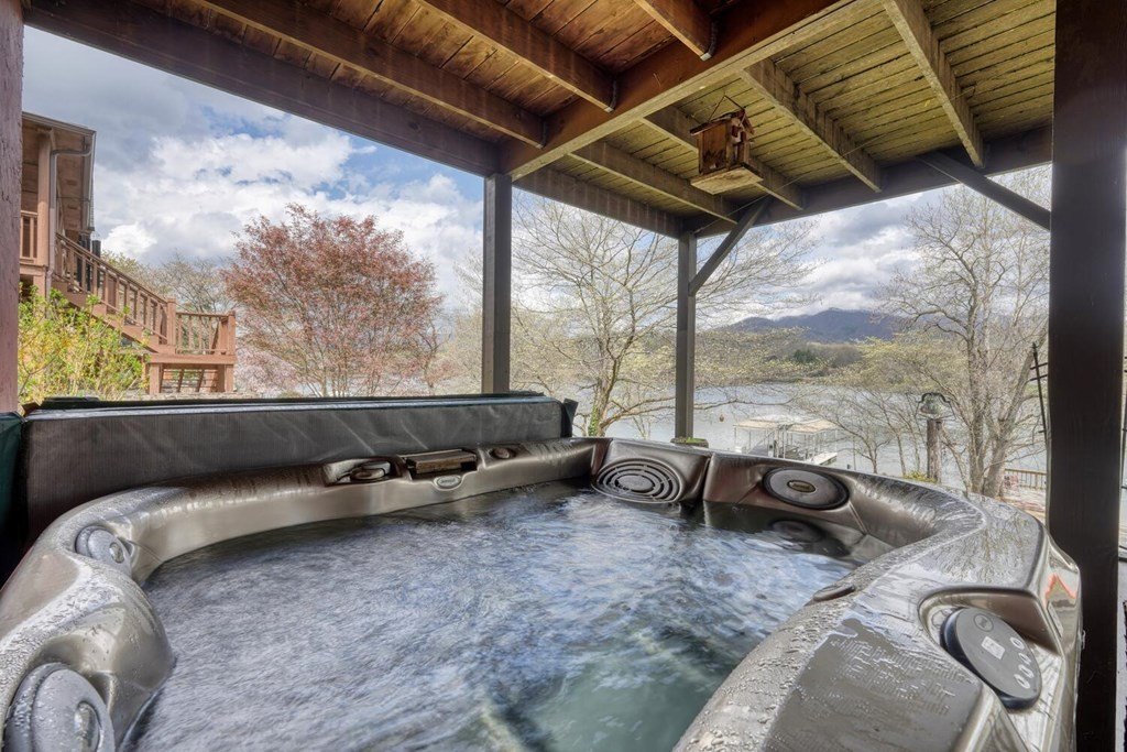 Hayesville, North Carolina, 28904, United States, 3 Bedrooms Bedrooms, ,4 BathroomsBathrooms,Residential,For Sale,1758410
