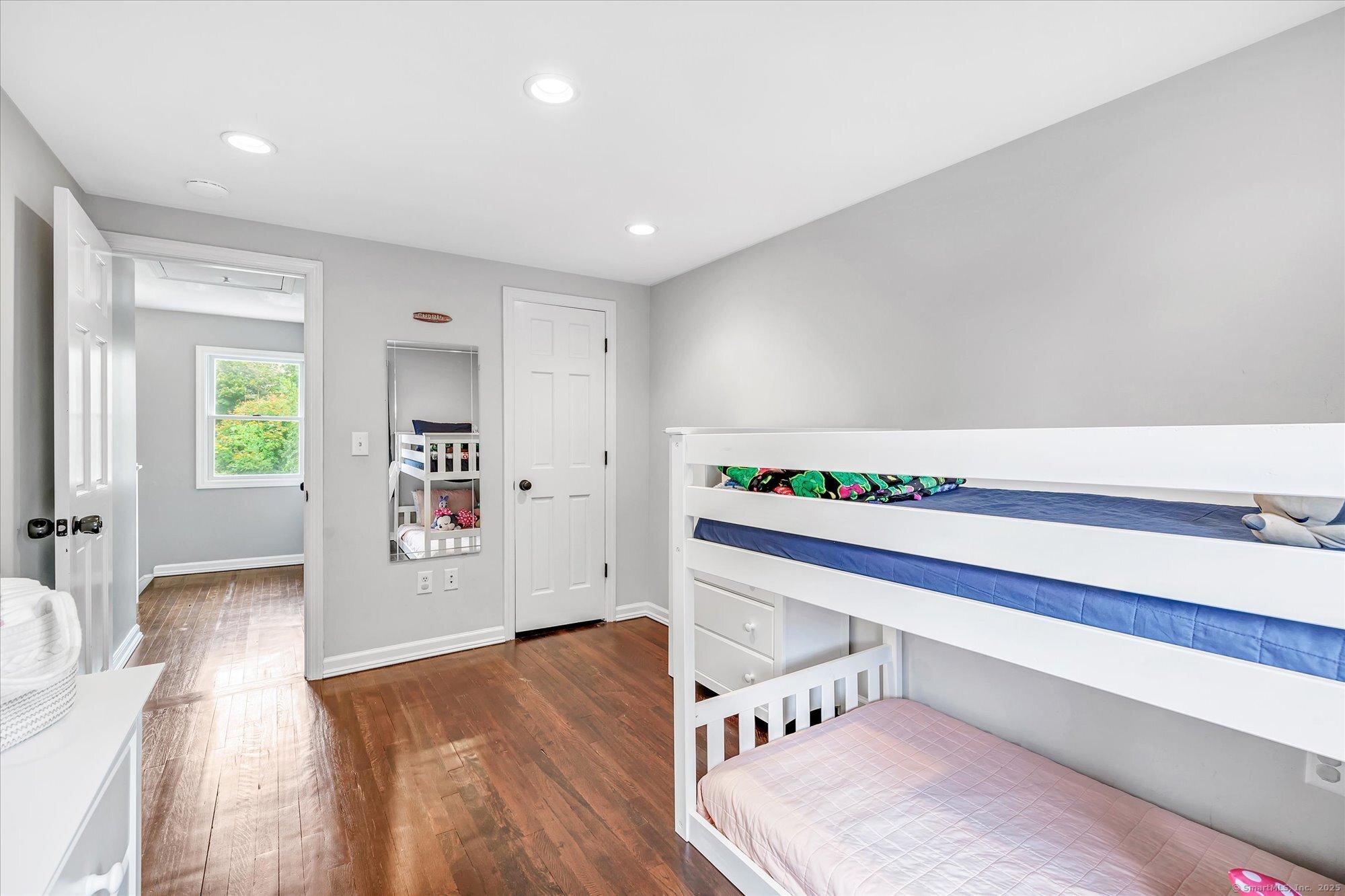 Stratford, Connecticut, 06614, United States, 3 Bedrooms Bedrooms, ,2 BathroomsBathrooms,Residential,For Sale,1978049