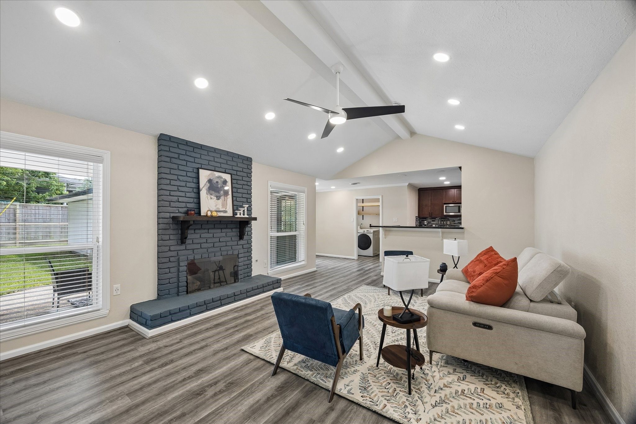  5243 Caversham Drive - 物件實景