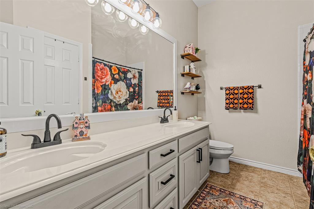 Van Alstyne, Texas, 75495, United States, 4 Bedrooms Bedrooms, ,2 BathroomsBathrooms,Residential,For Sale,1965564