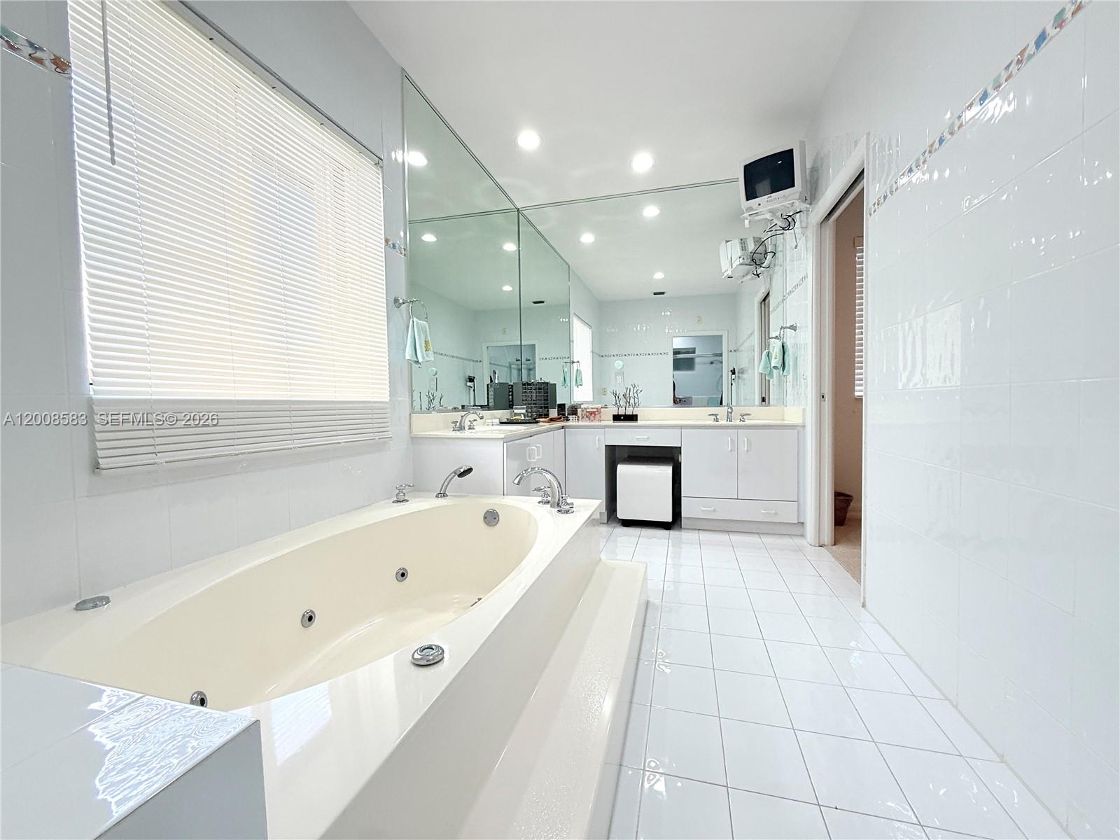 Miami, Florida, 33175, United States, 5 Bedrooms Bedrooms, ,3 BathroomsBathrooms,Residential,For Sale,2040426