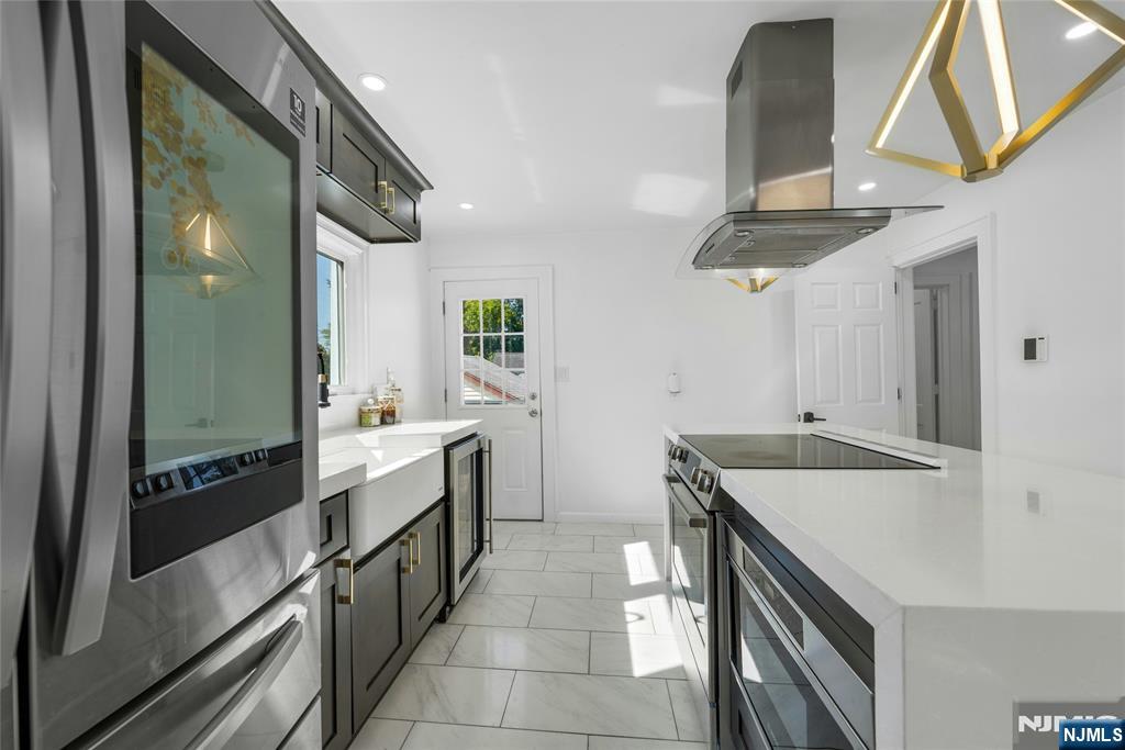 New Milford, New Jersey, 07646, United States, 2 Bedrooms Bedrooms, ,2 BathroomsBathrooms,Residential,For Sale,1948003