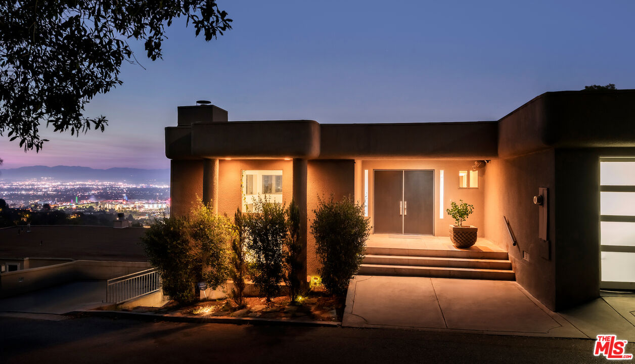Los Angeles, California, 90068, United States, 3 Bedrooms Bedrooms, ,3 BathroomsBathrooms,Residential,For Sale,1913161