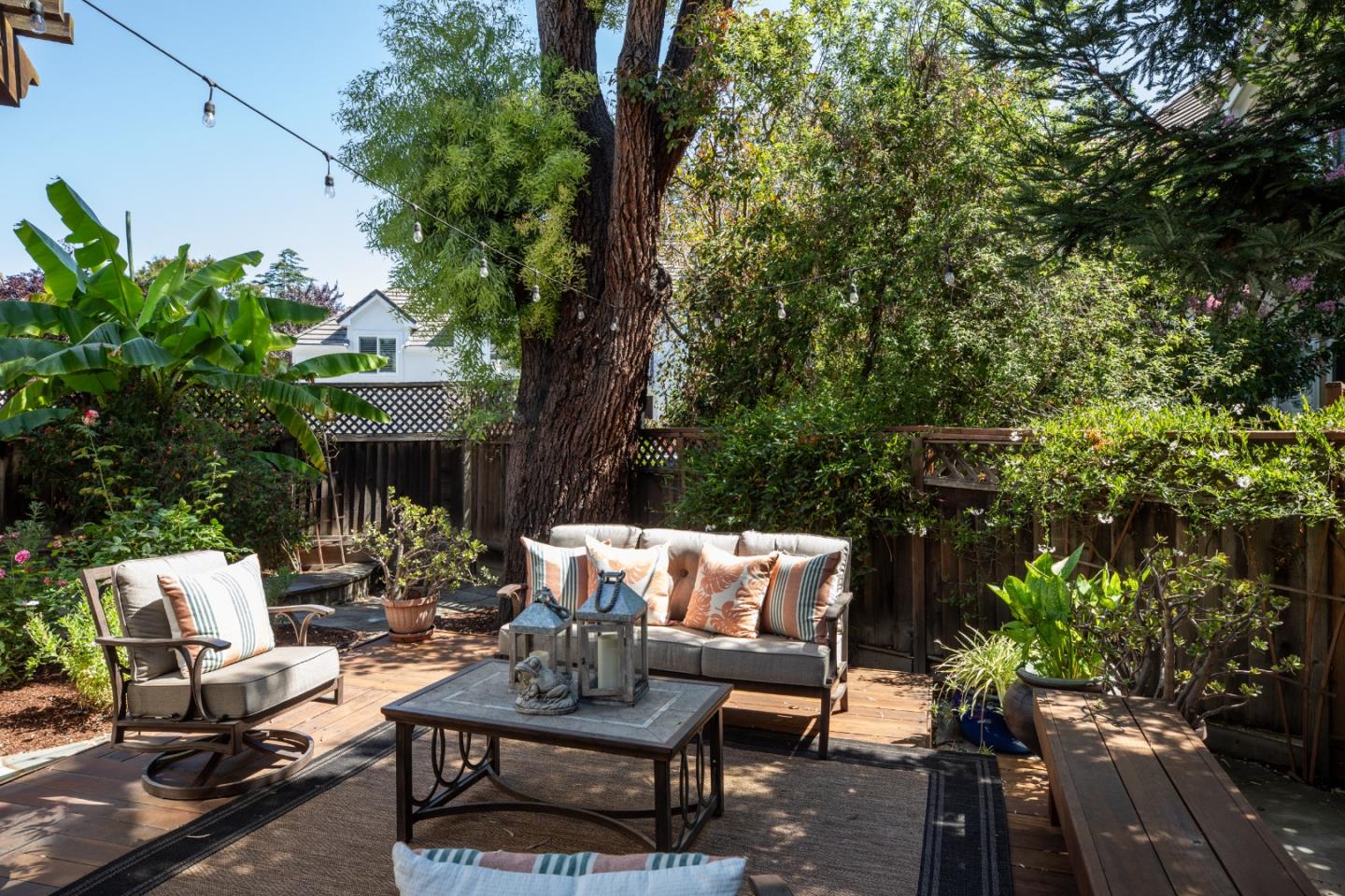 Menlo Park, California, 94025, United States, 4 Bedrooms Bedrooms, ,3 BathroomsBathrooms,Residential,For Sale,1927221