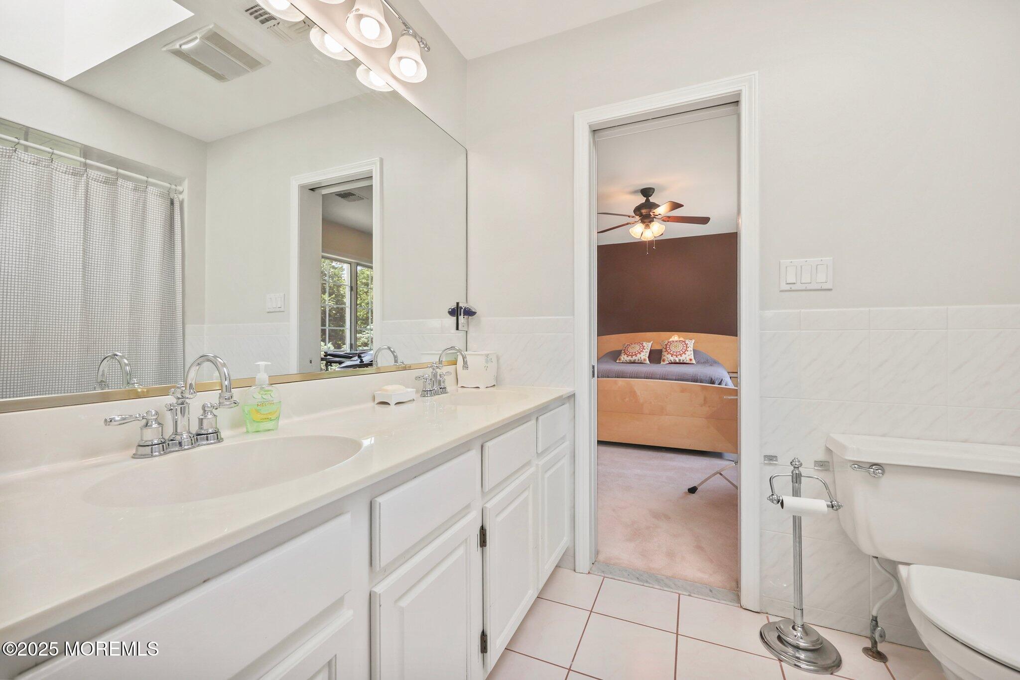 Manalapan, New Jersey, 07726, United States, 5 Bedrooms Bedrooms, ,7 BathroomsBathrooms,Residential,For Sale,1979083