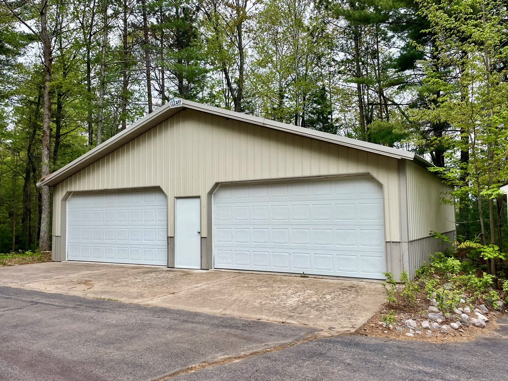 Tomahawk, Wisconsin, 54487, United States, 4 Bedrooms Bedrooms, ,2 BathroomsBathrooms,Residential,For Sale,1907326