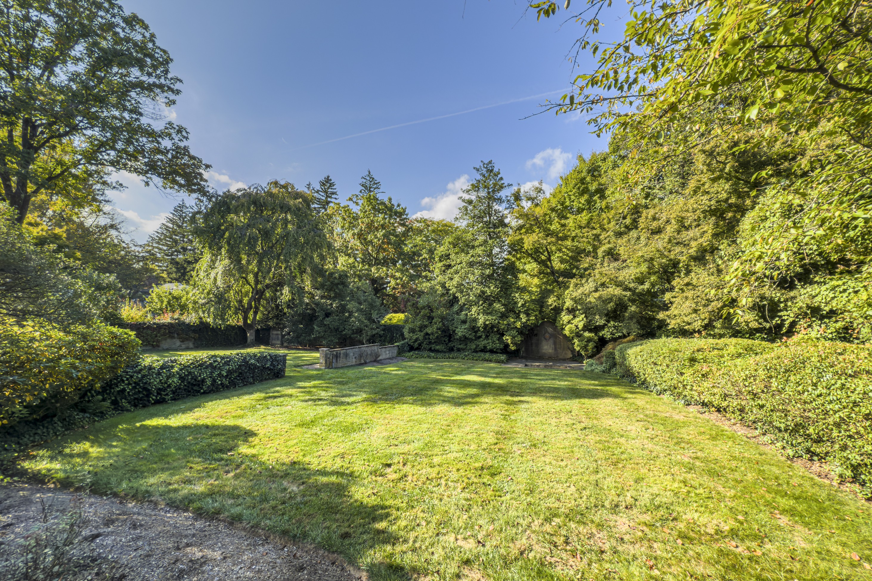  Modernized Tudor on a Magnificent Oversized Lot - 物件實景