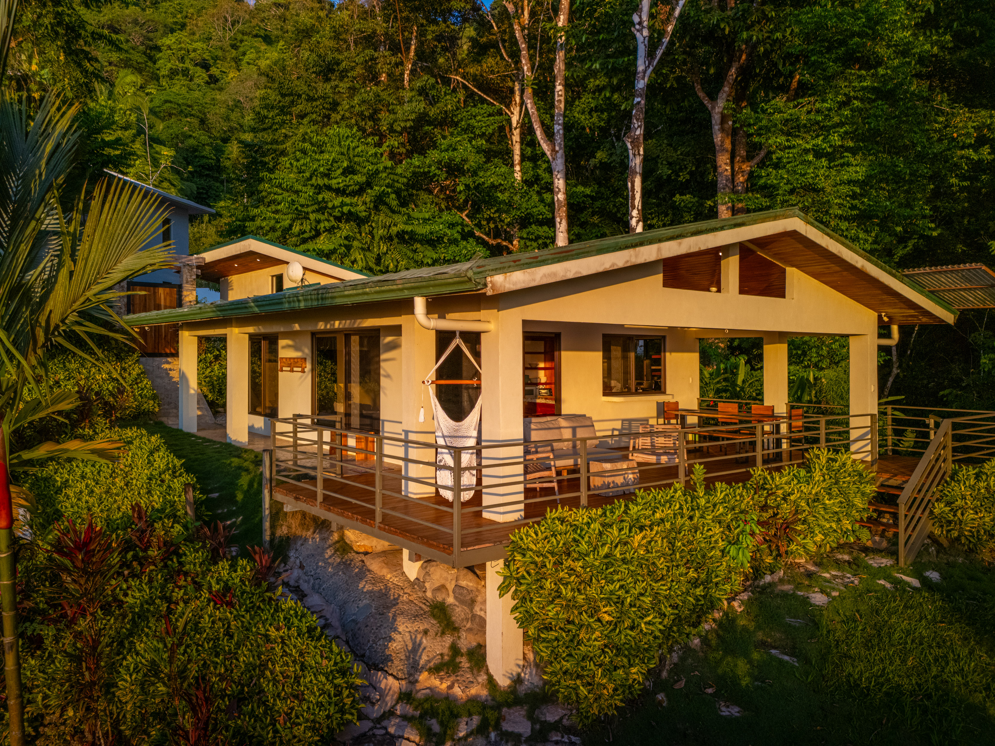 Dominical, Puntarenas, 60504, CR, 7 Bedrooms Bedrooms, ,7 BathroomsBathrooms,Residential,For Sale,1997378