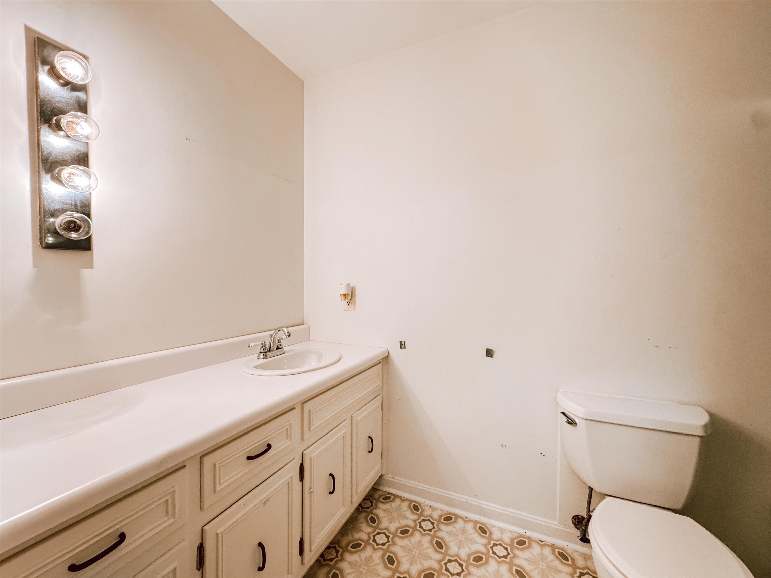 Blacksburg, Virginia, 24060, United States, 5 Bedrooms Bedrooms, ,4 BathroomsBathrooms,Residential,For Sale,1900979