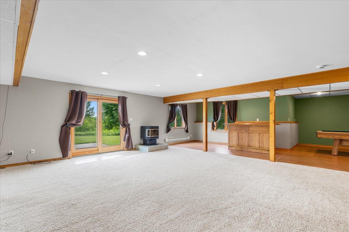 Hubbard, Wisconsin, 53035, United States, 4 Bedrooms Bedrooms, ,4 BathroomsBathrooms,Residential,For Sale,1885428