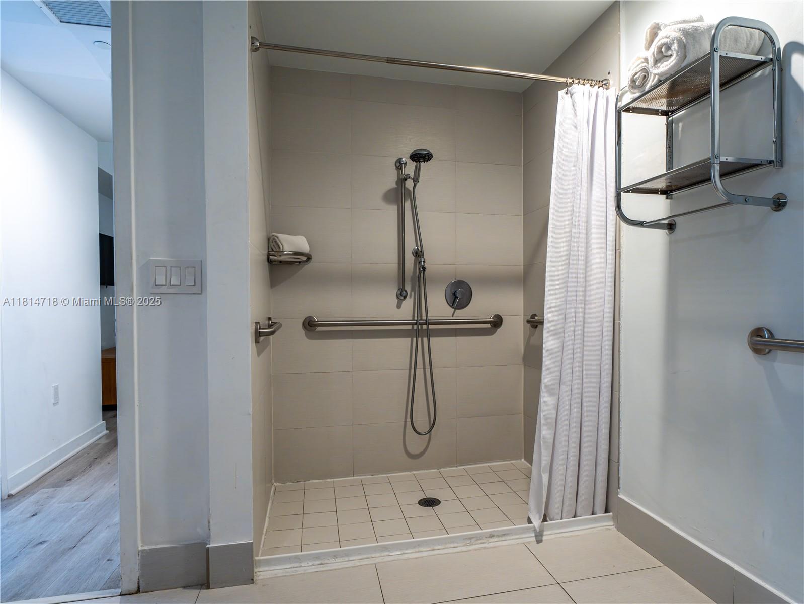 Hallandale Beach, Florida, 33009, United States, 2 Bedrooms Bedrooms, ,2 BathroomsBathrooms,Residential,For Sale,1840698