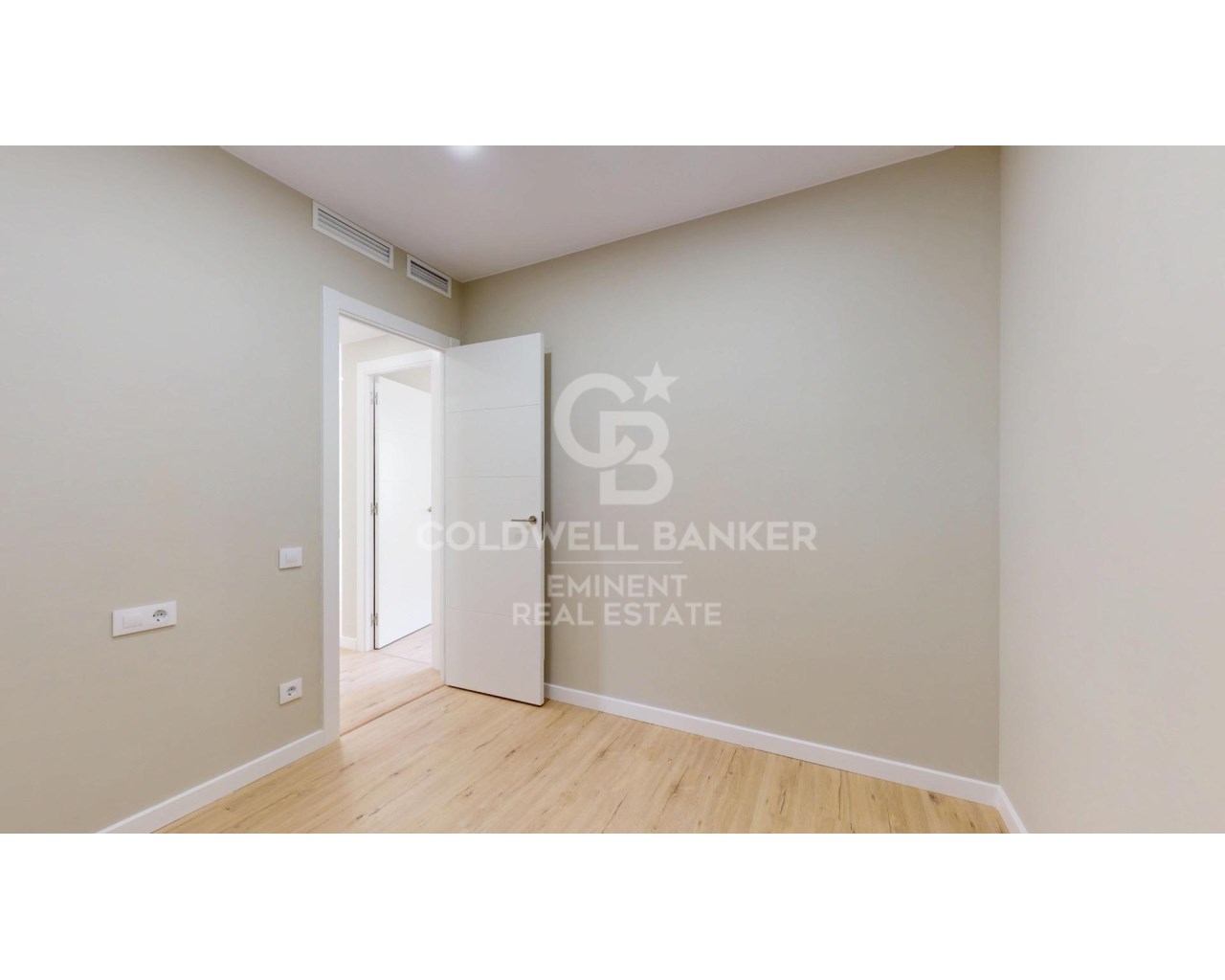 Barcelona, Catalonia, ES, 4 Bedrooms Bedrooms, ,2 BathroomsBathrooms,Residential,For Sale,1826815