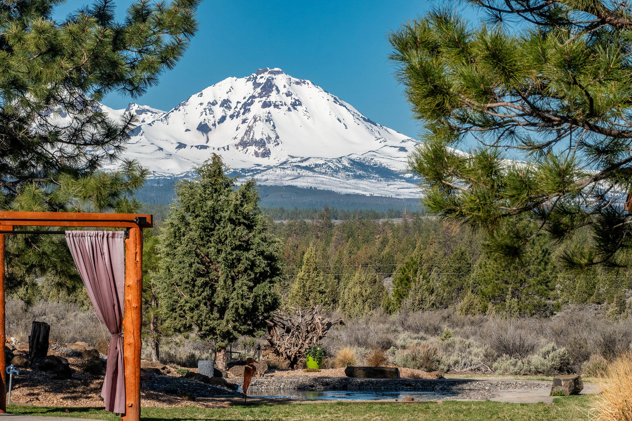 Bend, Oregon, 97703, United States, 3 Bedrooms Bedrooms, ,2 BathroomsBathrooms,Residential,For Sale,1826541