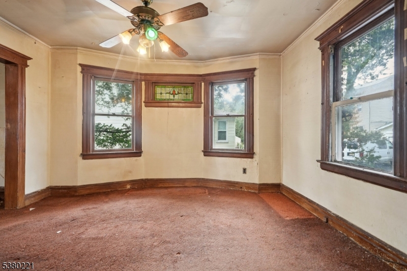 Maplewood Twp., New Jersey, 07040, United States, 5 Bedrooms Bedrooms, ,3 BathroomsBathrooms,Residential,For Sale,1933003