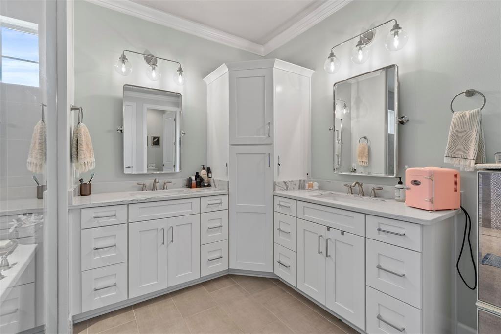 Lake Mary, Florida, 32746, United States, 4 Bedrooms Bedrooms, ,5 BathroomsBathrooms,Residential,For Sale,1998776