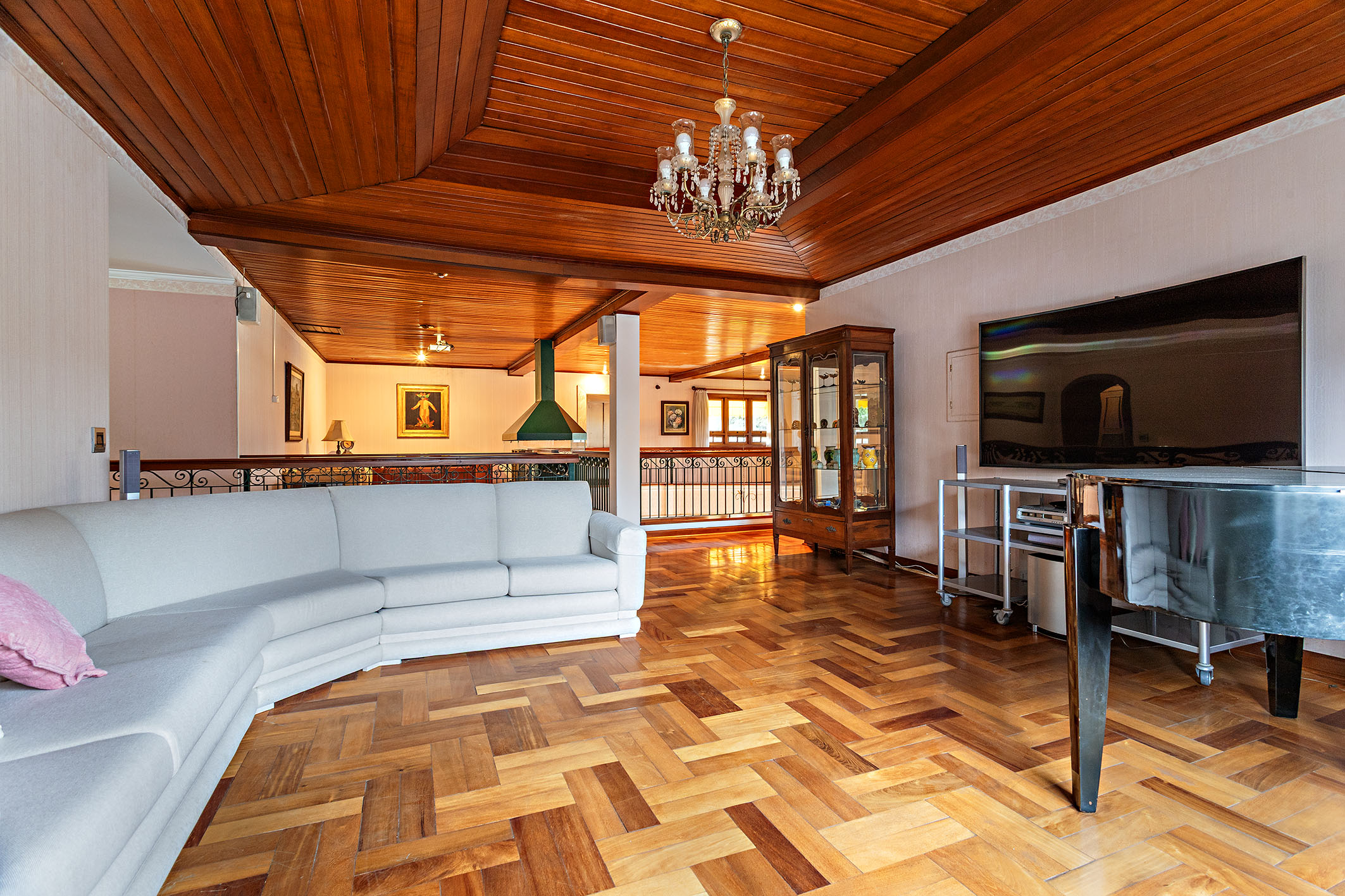  Neoclassical house in gated community with pool and elevator - 物件實景