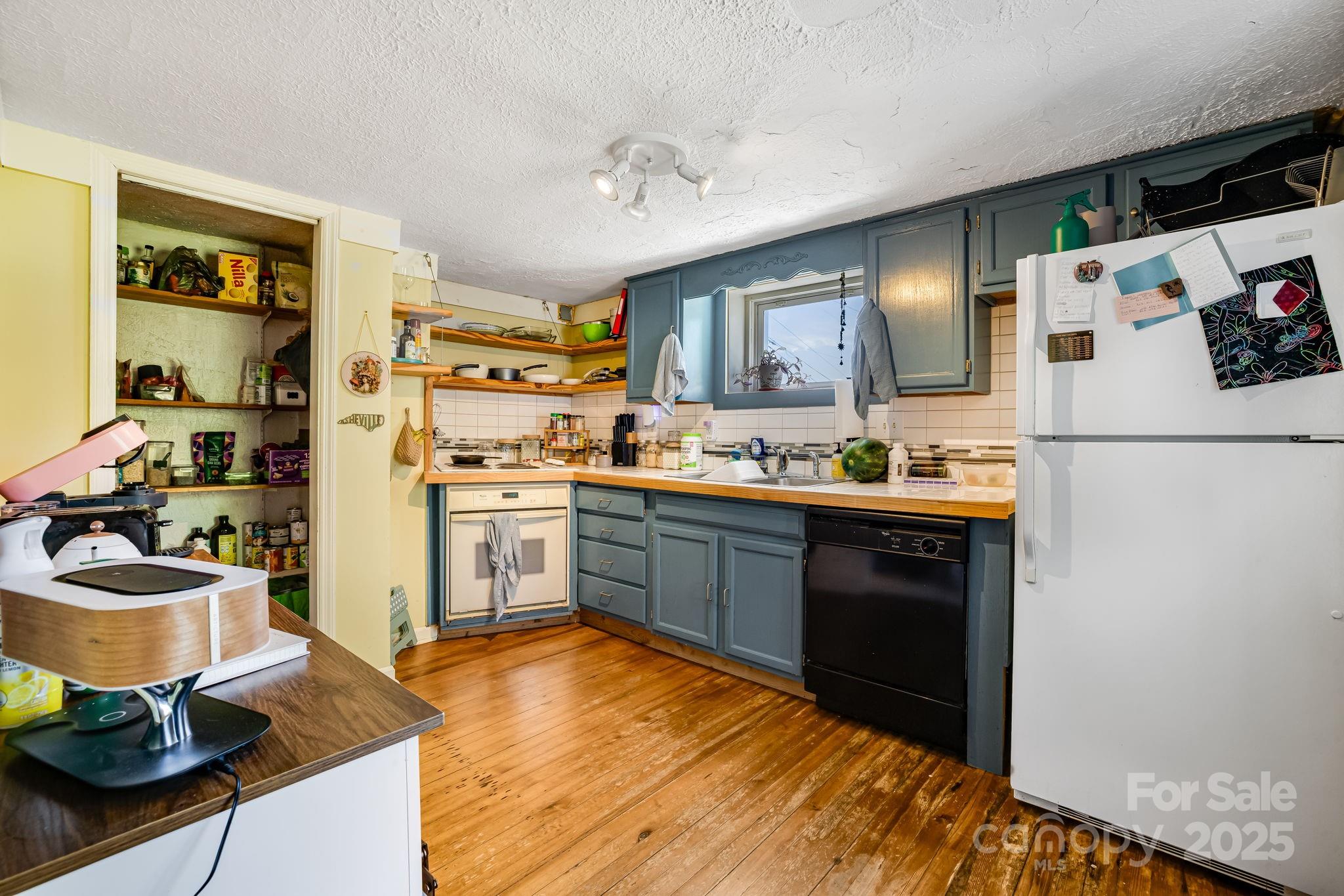 Asheville, North Carolina, 28804, United States, 4 Bedrooms Bedrooms, ,2 BathroomsBathrooms,Residential,For Sale,1944815